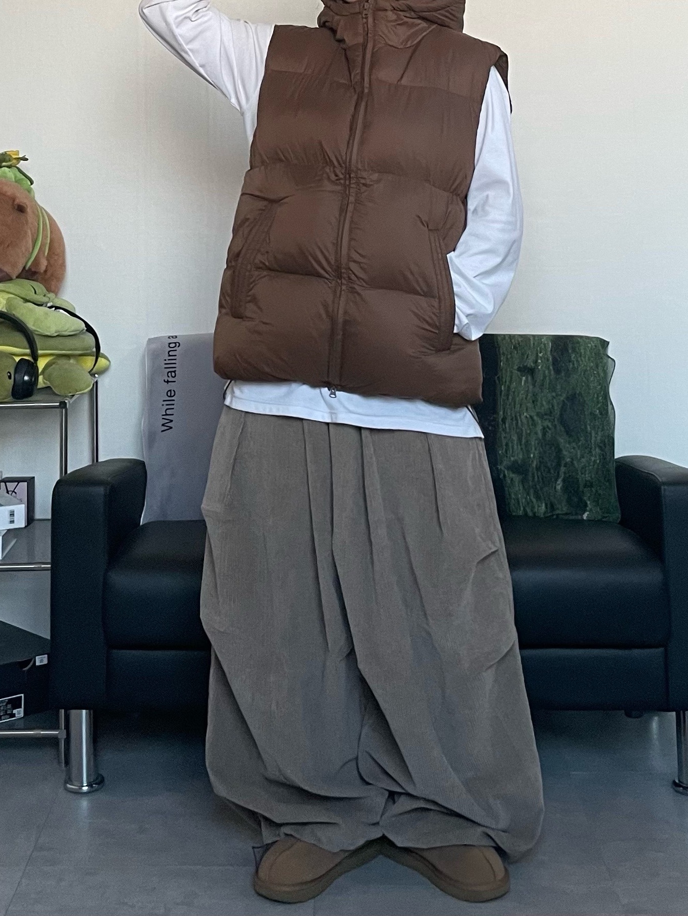 Carhartt Canvas Cap Carhartt Brown, (W) UGG Tasman Slipper Chestnut 착용 스타일 - 7