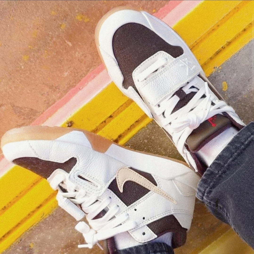 Jordan x Travis Scott Jumpman Jack TR Sail and Dark Mocha 착용 스타일