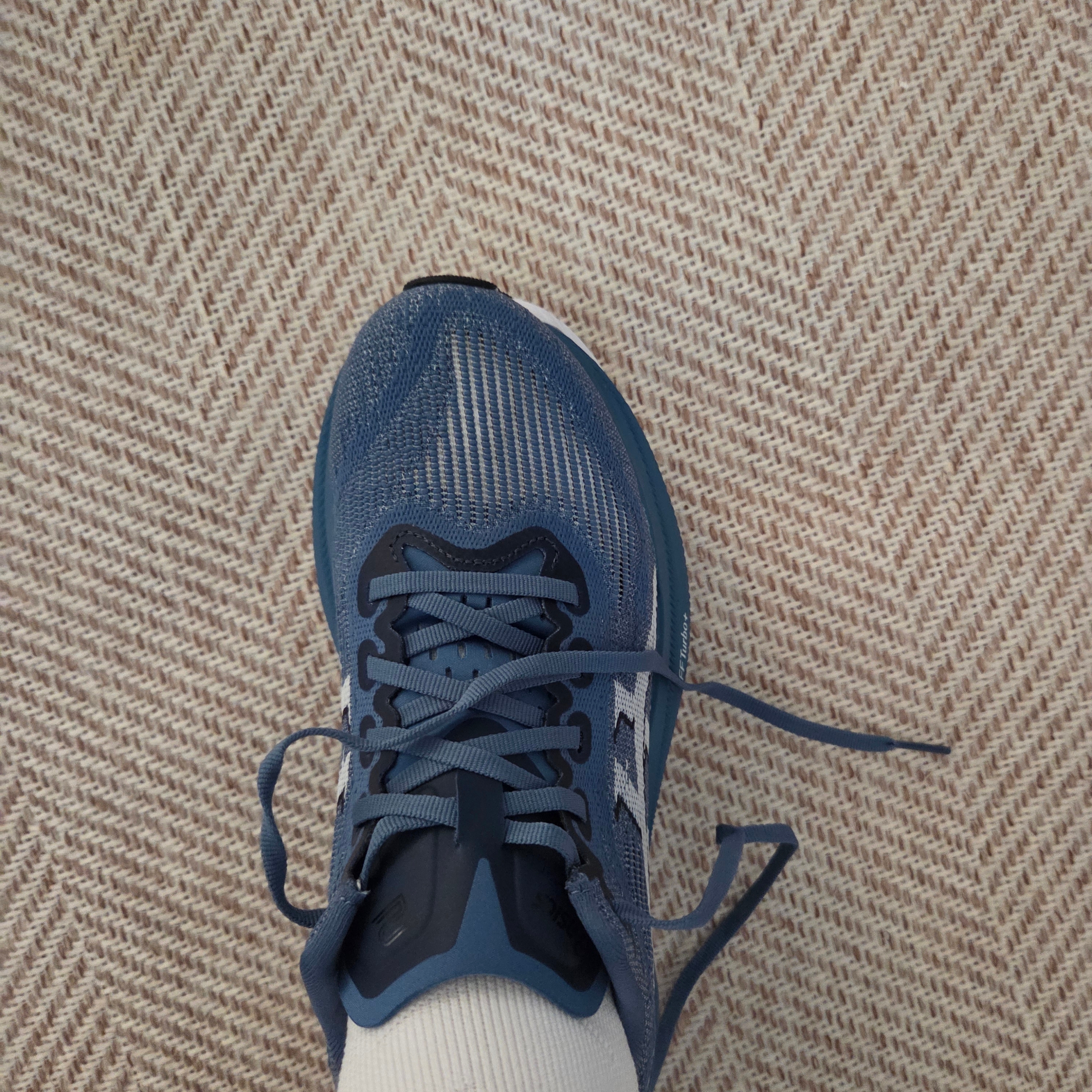 Asics Superblast 2 Winter Sea White 착용 스타일 - 1