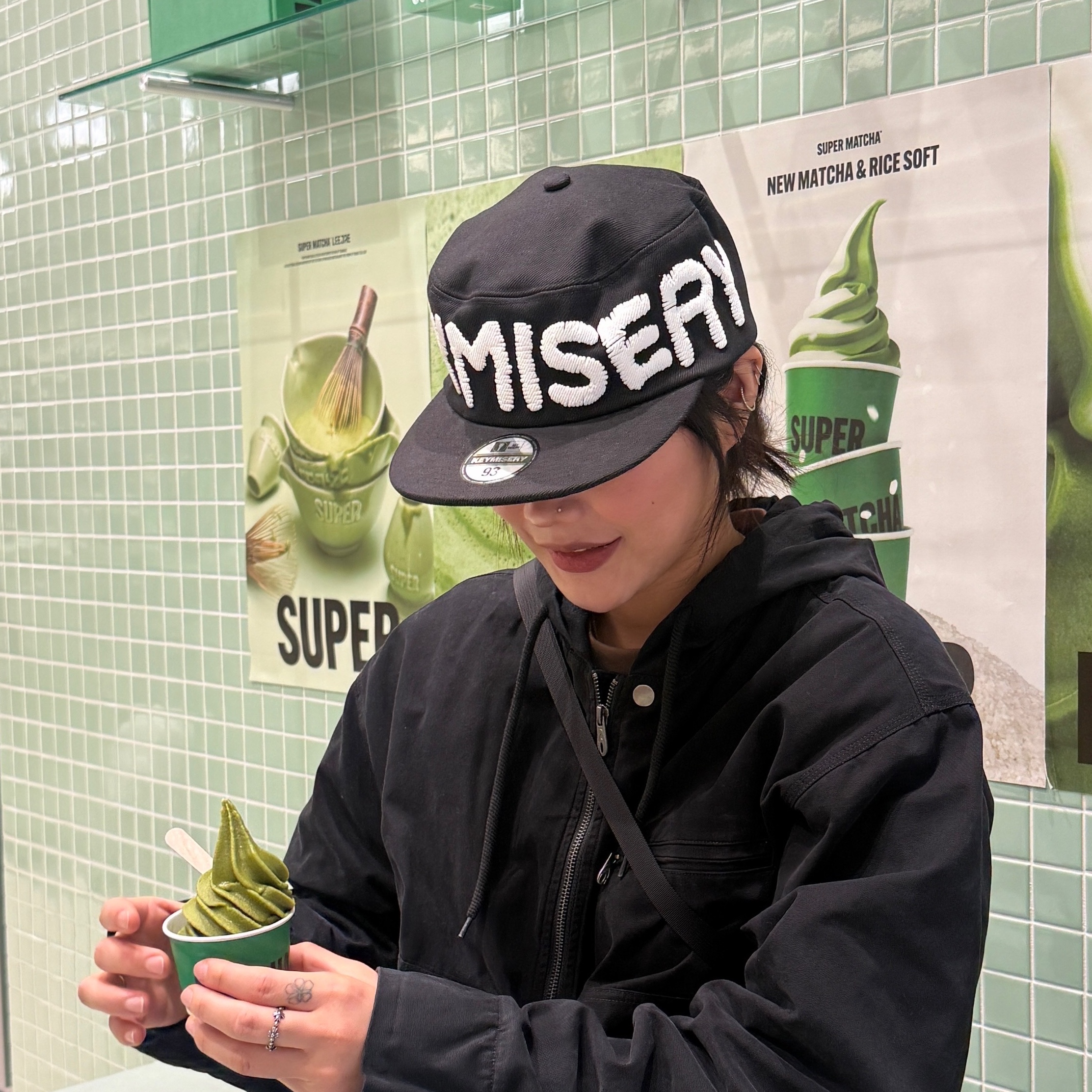 Keymisery Whisper Pillbox Cap Black 착용 스타일 - 2
