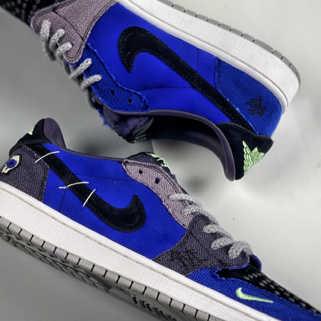 Jordan 1 x Zion Williamson Retro Low OG Regency Purple and Dark Raisin 착용 스타일 - 2