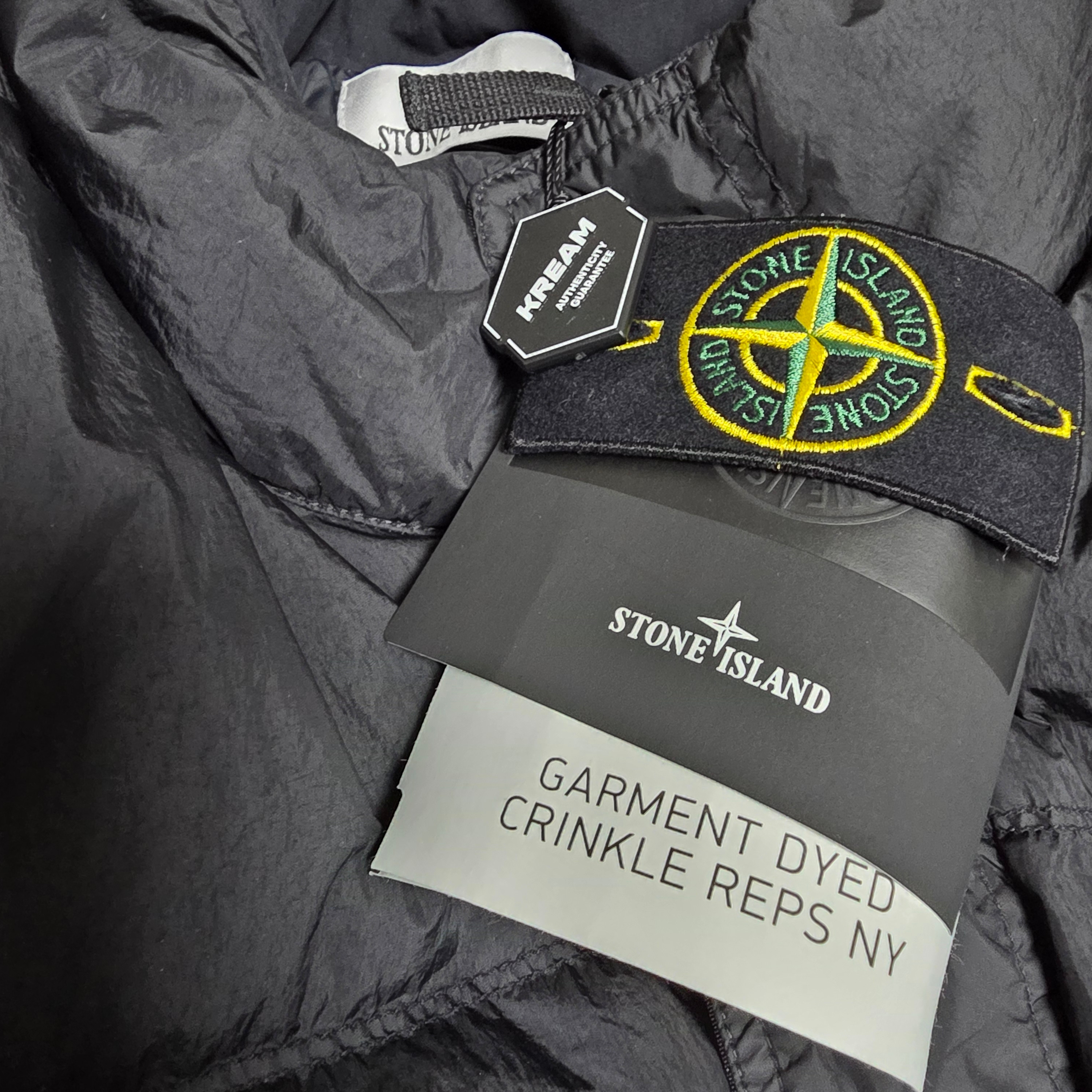Stone Island 4100010 Crinkle Reps NY Recycled Nylon Down Jacket with Wind Resistant Black - 25FW 착용 스타일