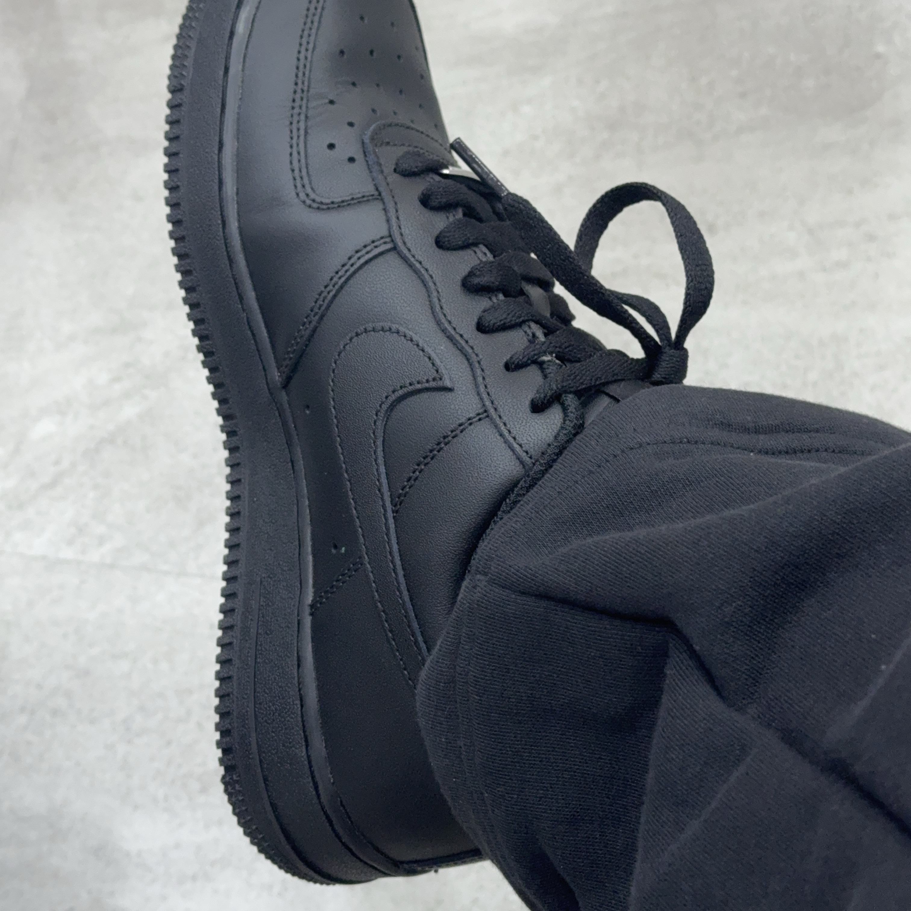Nike Air Force 1 '07 Low Triple Black, (W) Adidas Essentials 3-Stripes French Terry Wide Pants Black - KR Sizing 착용 스타일 - 2