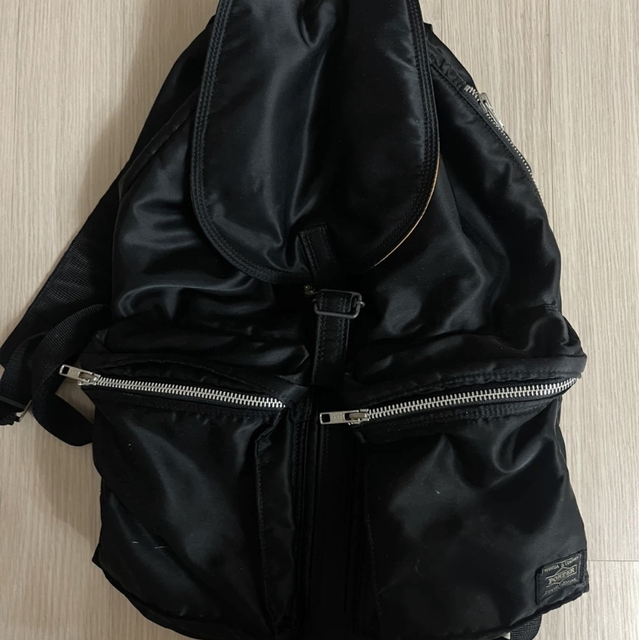 Porter Tanker Backpack Black 착용 스타일