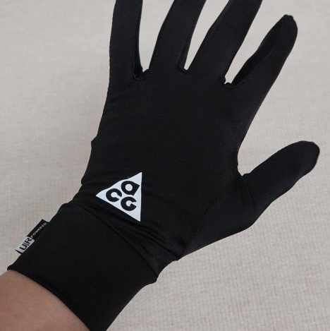 Nike ACG Dri-Fit Lightweight Gloves Black Silver 착용 스타일