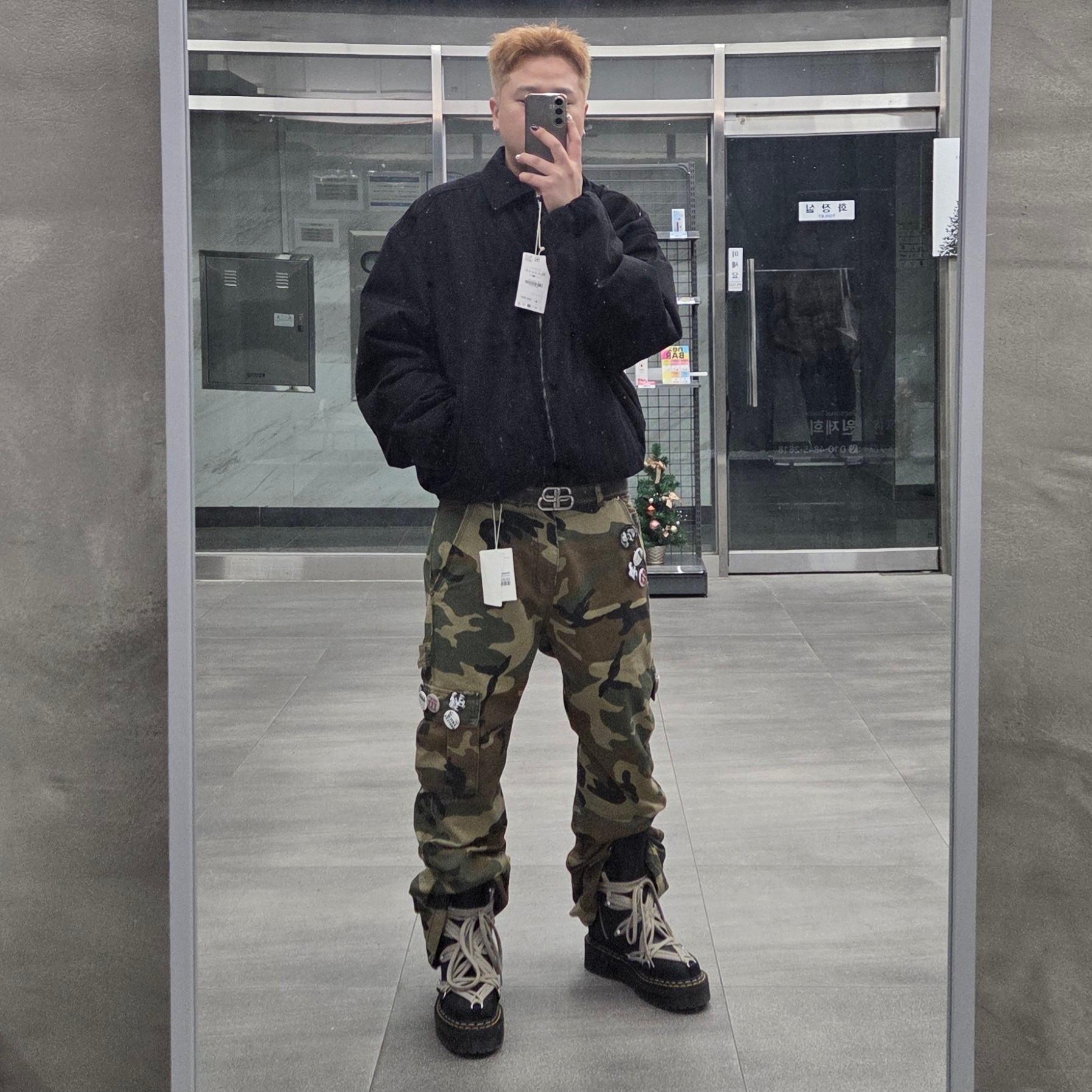 Protocol Index Military Camo Flared Work Pants Camo, Dr. Martens x Rick Owens 1460 Quad Sole Mega Lace Boots Black 착용 스타일 - 2