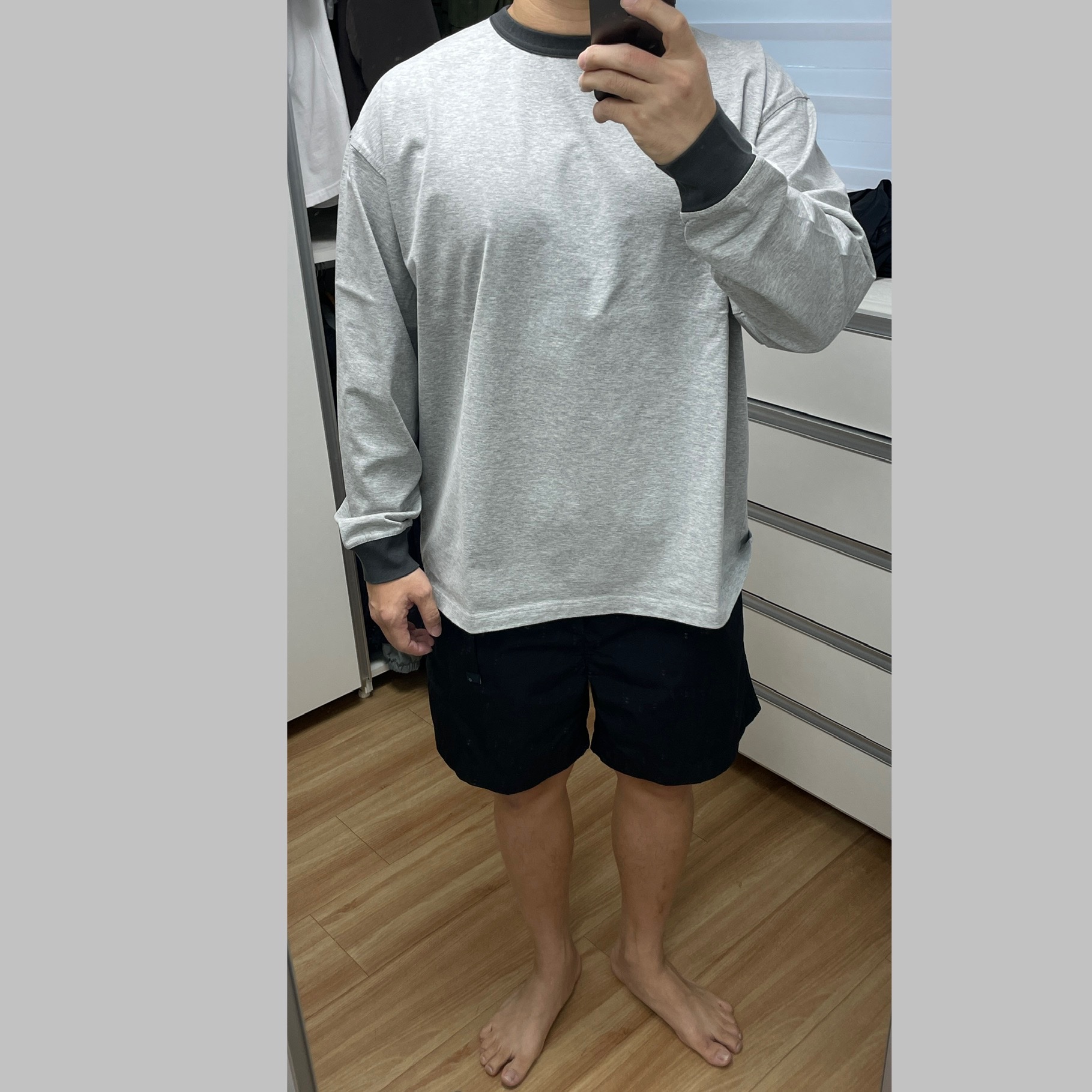 [FW25]moif Ringer L/S Tee Heather Gray 착용 스타일