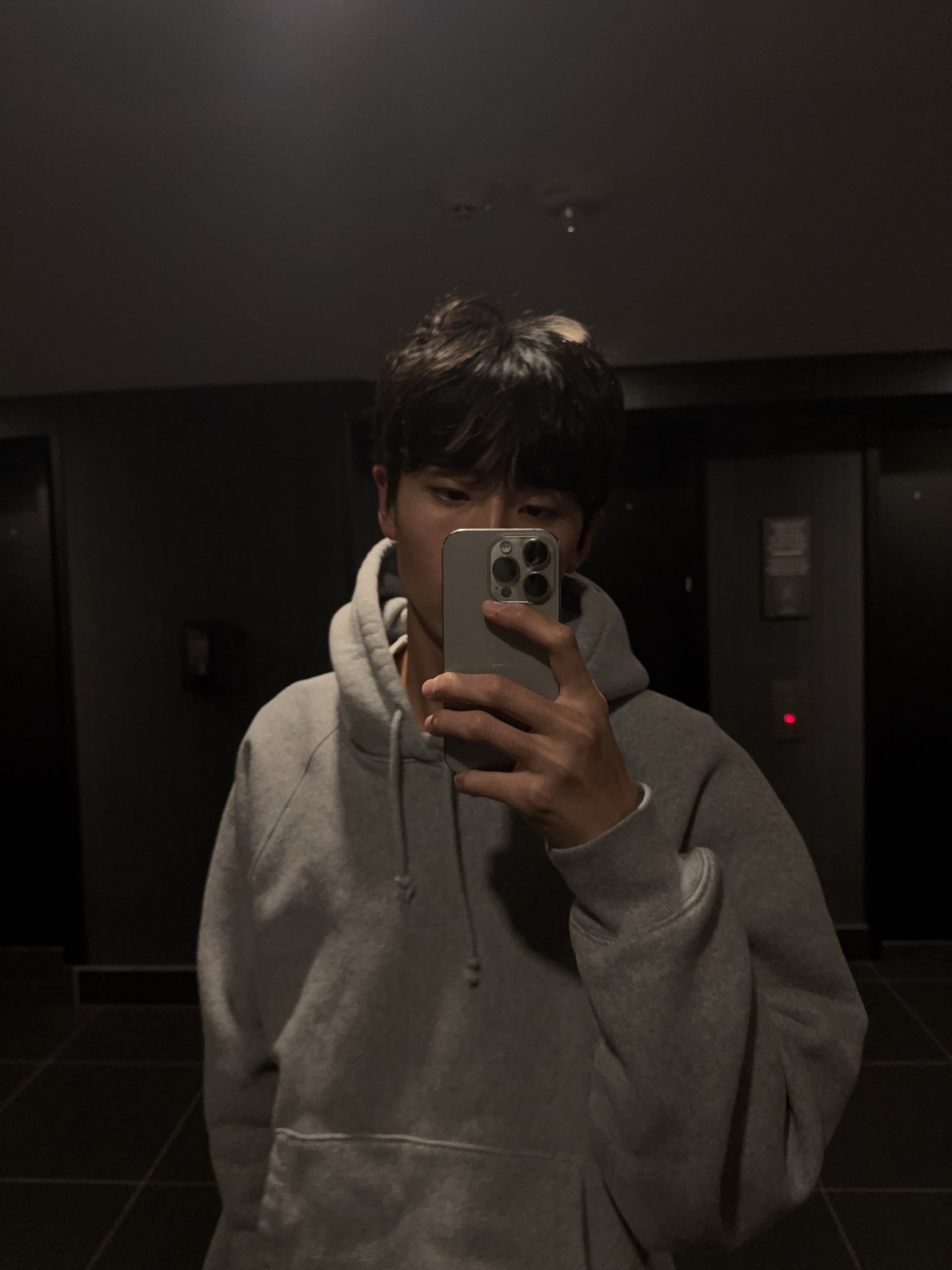 Canada Goose Crofton Down Hoodie Black 착용 스타일 - 1