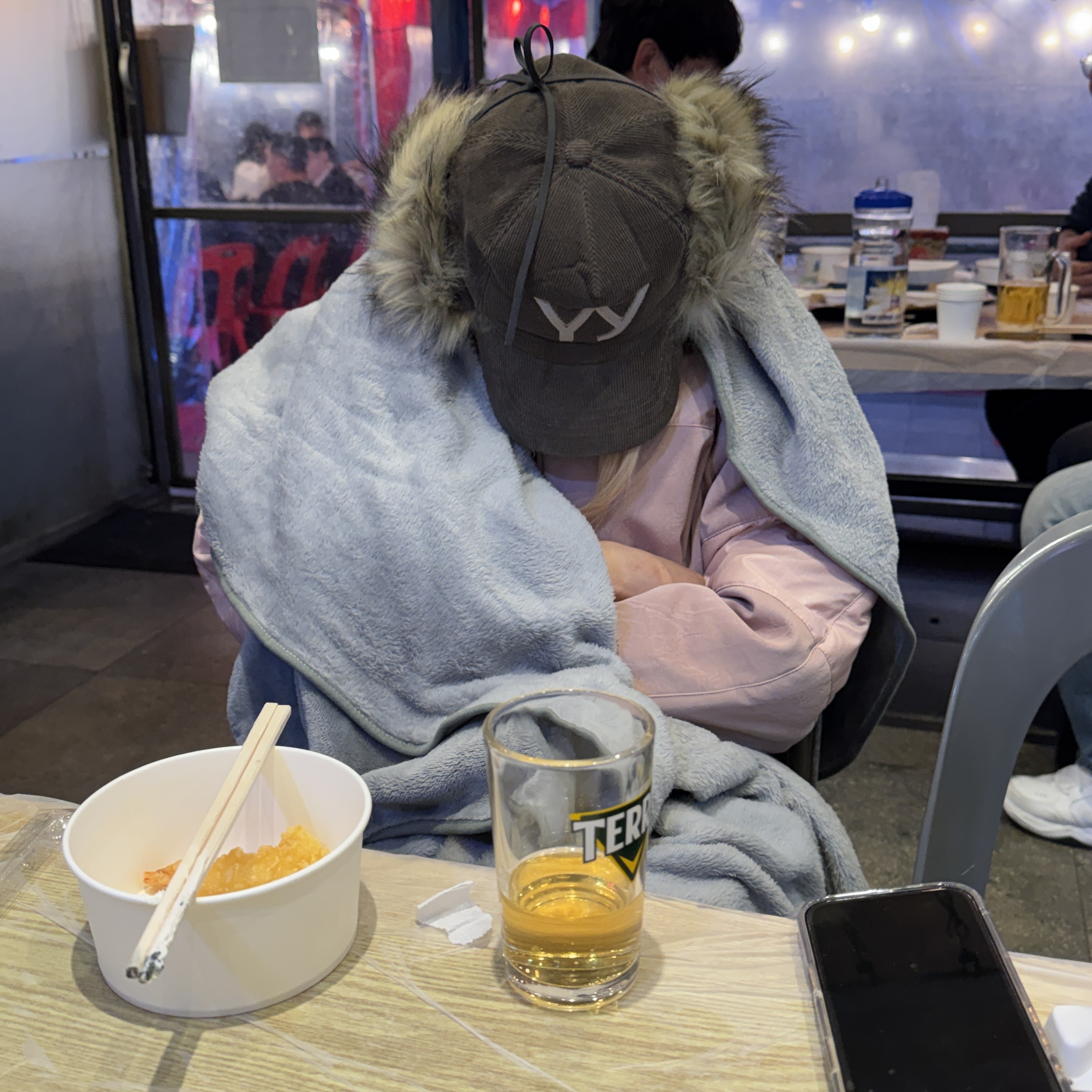 Open Yy Faux Fur Corduroy Earflap Cap Khaki 착용 스타일