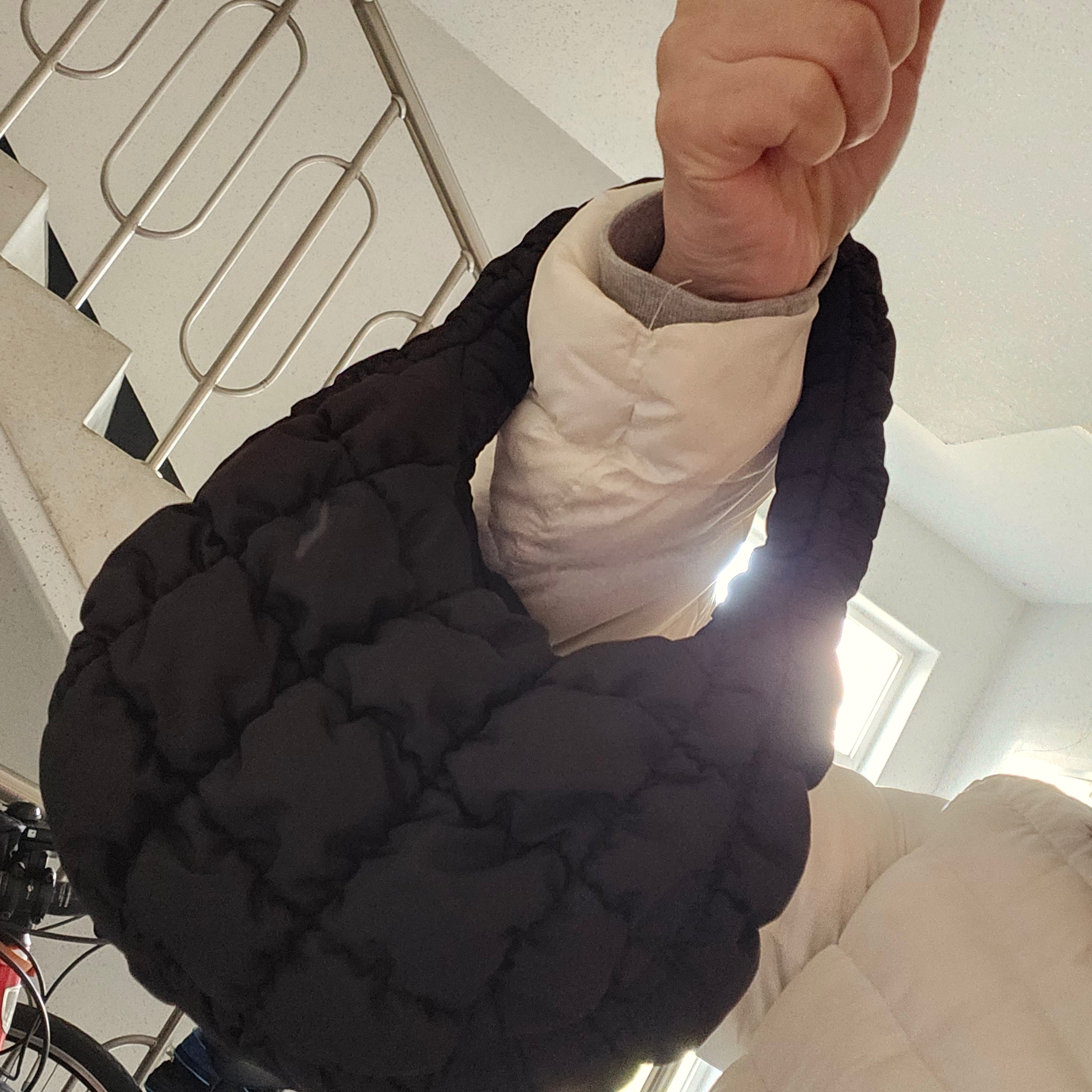 COS Quilted Micro Bag Black 착용 스타일