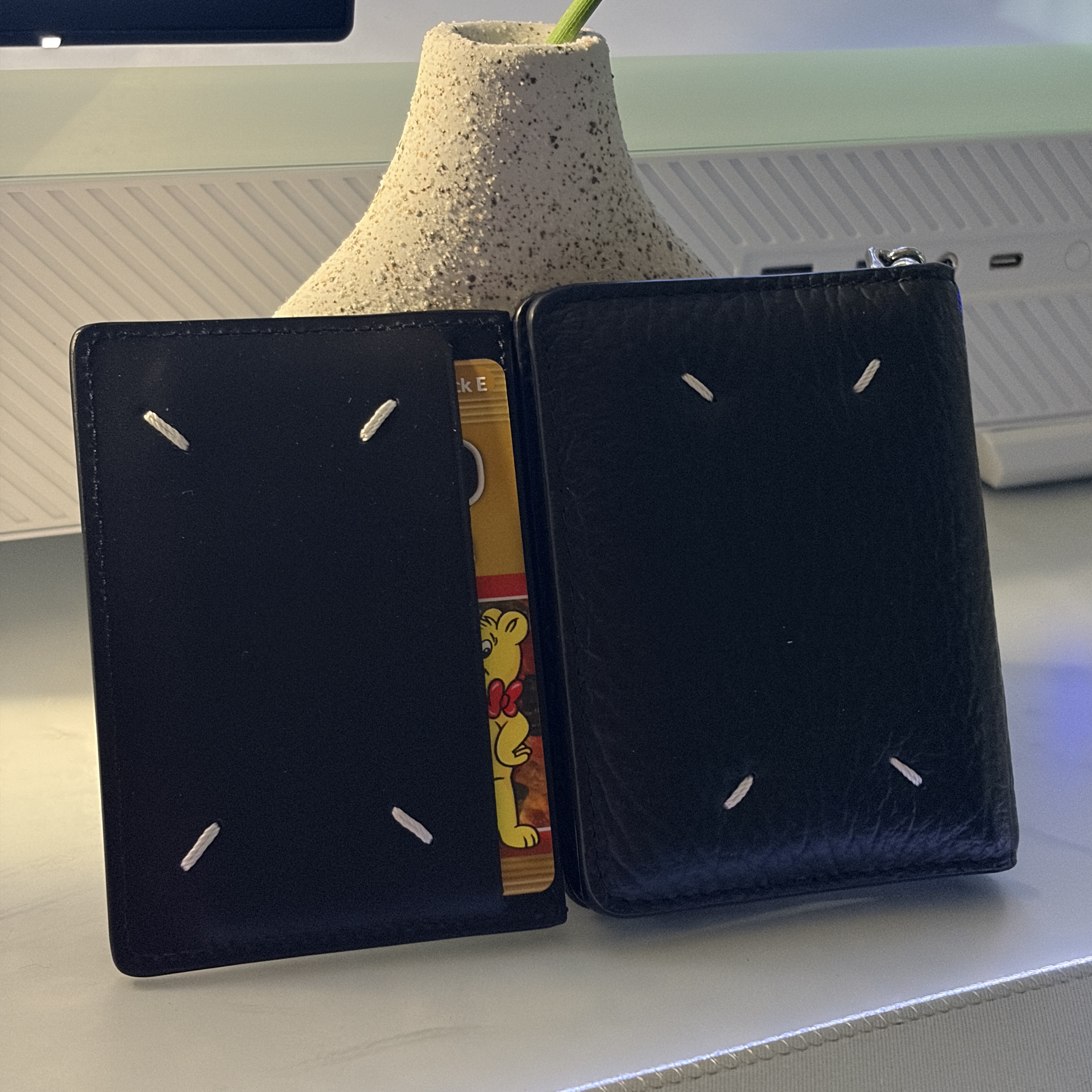 Maison Margiela Four Stitch Card Holder Black 착용 스타일