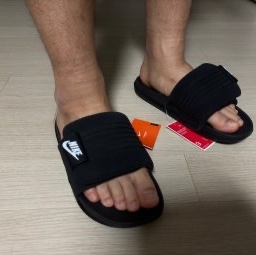 Nike Offcourt Adjust Slide Black White 착용 스타일