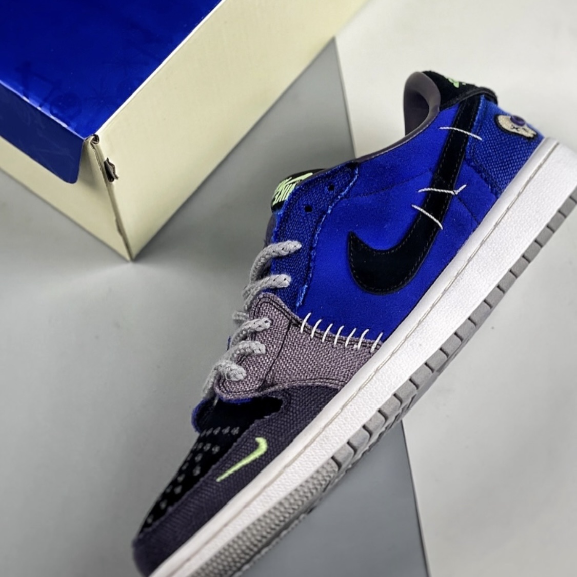 Jordan 1 x Zion Williamson Retro Low OG Regency Purple and Dark Raisin 착용 스타일 - 1