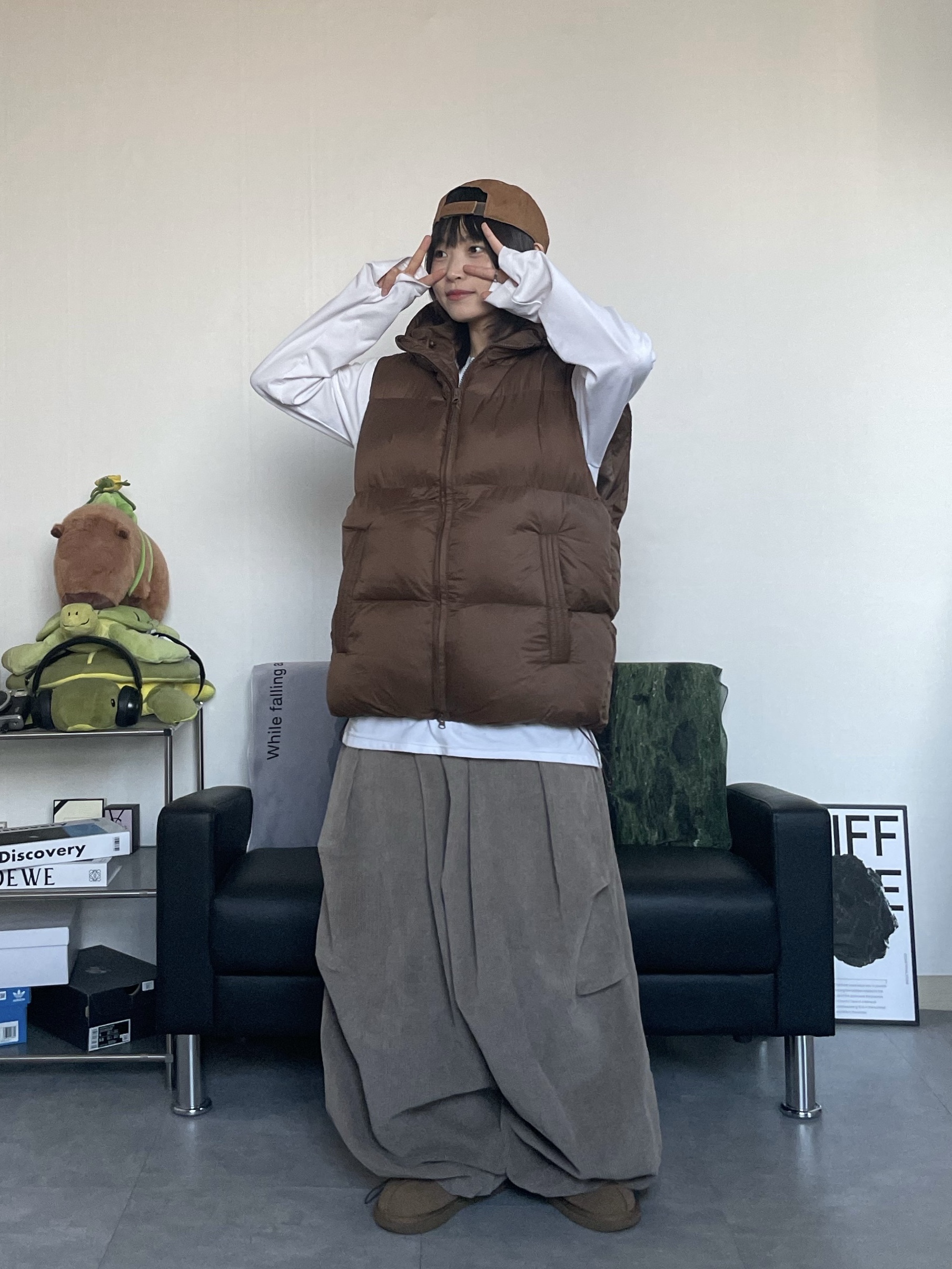 Carhartt Canvas Cap Carhartt Brown, (W) UGG Tasman Slipper Chestnut 착용 스타일 - 2