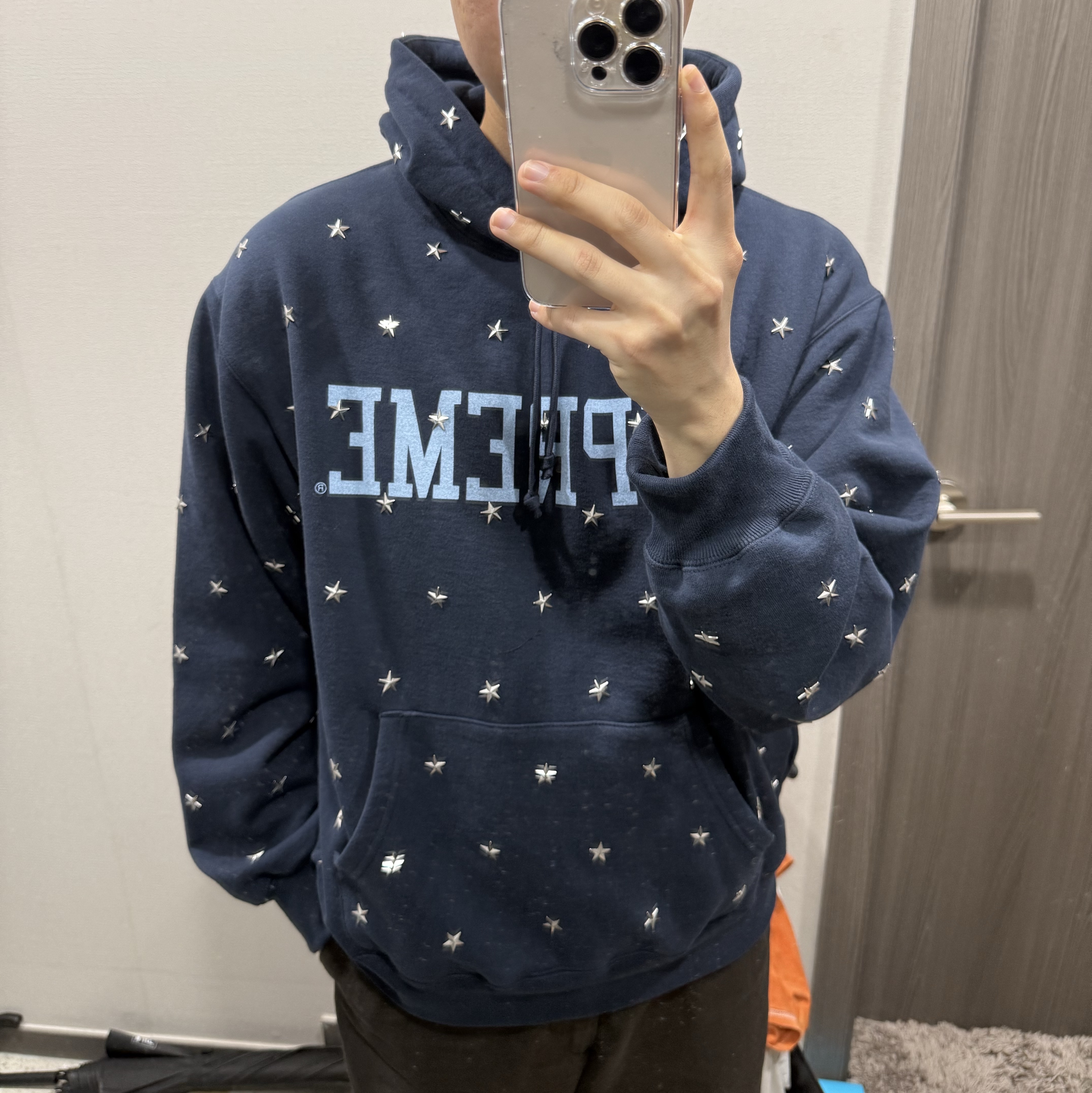 Supreme Stars Studded Hooded Sweatshirt Navy - 25FW 착용 스타일 - 2