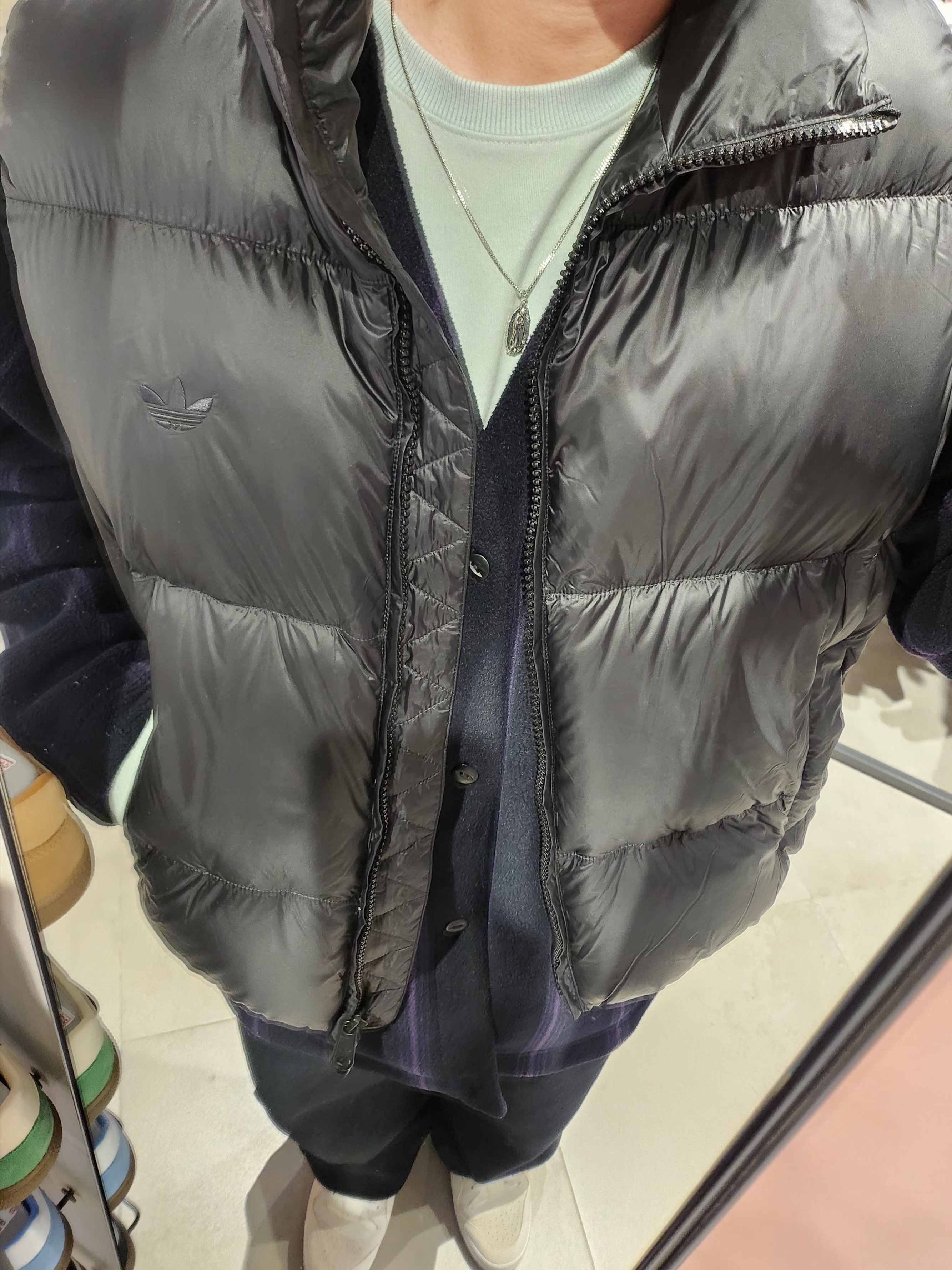 (W) Adidas Originals Essentials Oversized Down Vest Black - KR Sizing, Uniqlo x Needles Fleece Oversized Cardigan Black - KR 착용 스타일 - 3