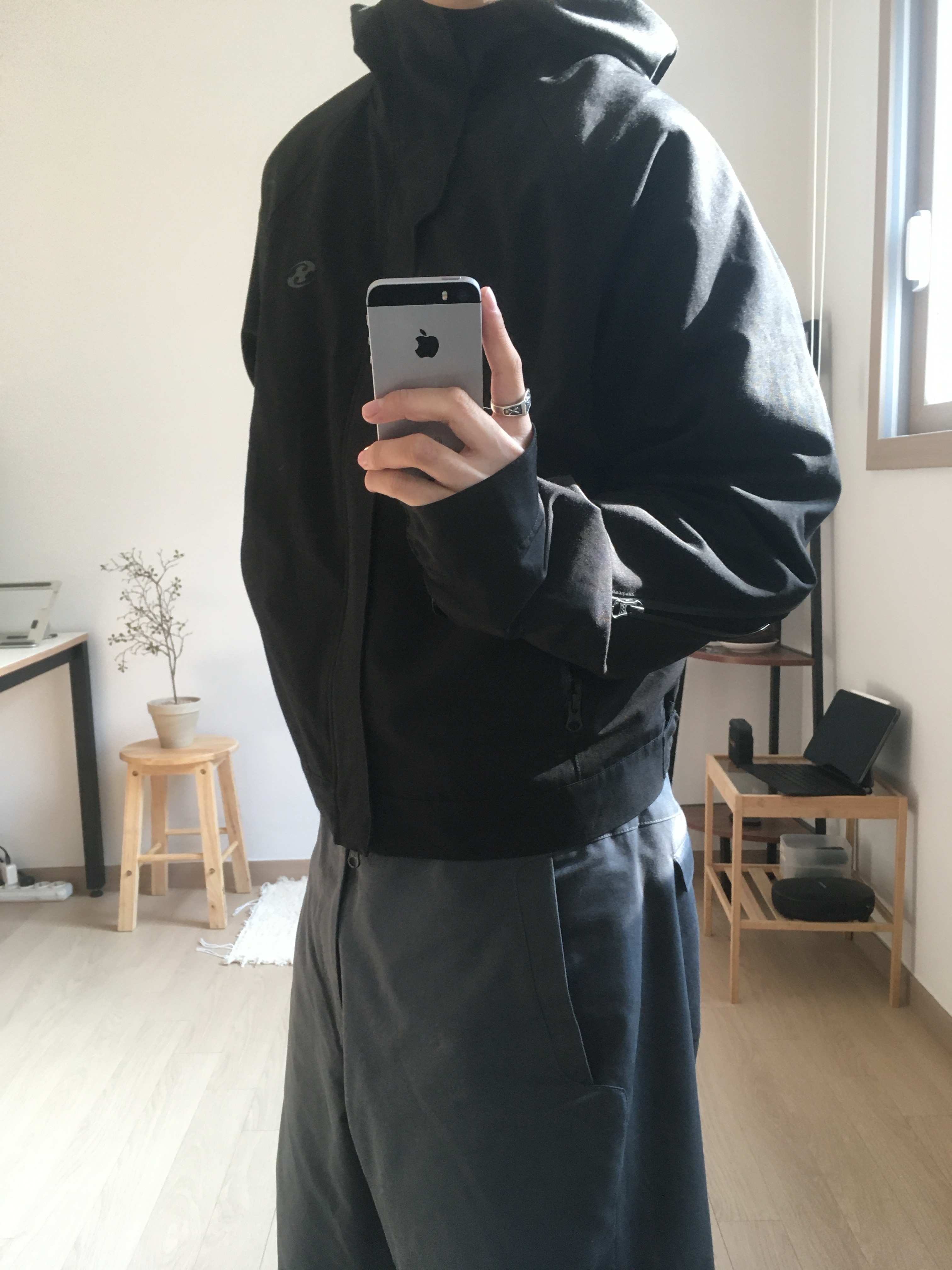 Sansan Gear Layered Pants Blue Charcoal, Hyein Seo Backpack Black 착용 스타일 - 2