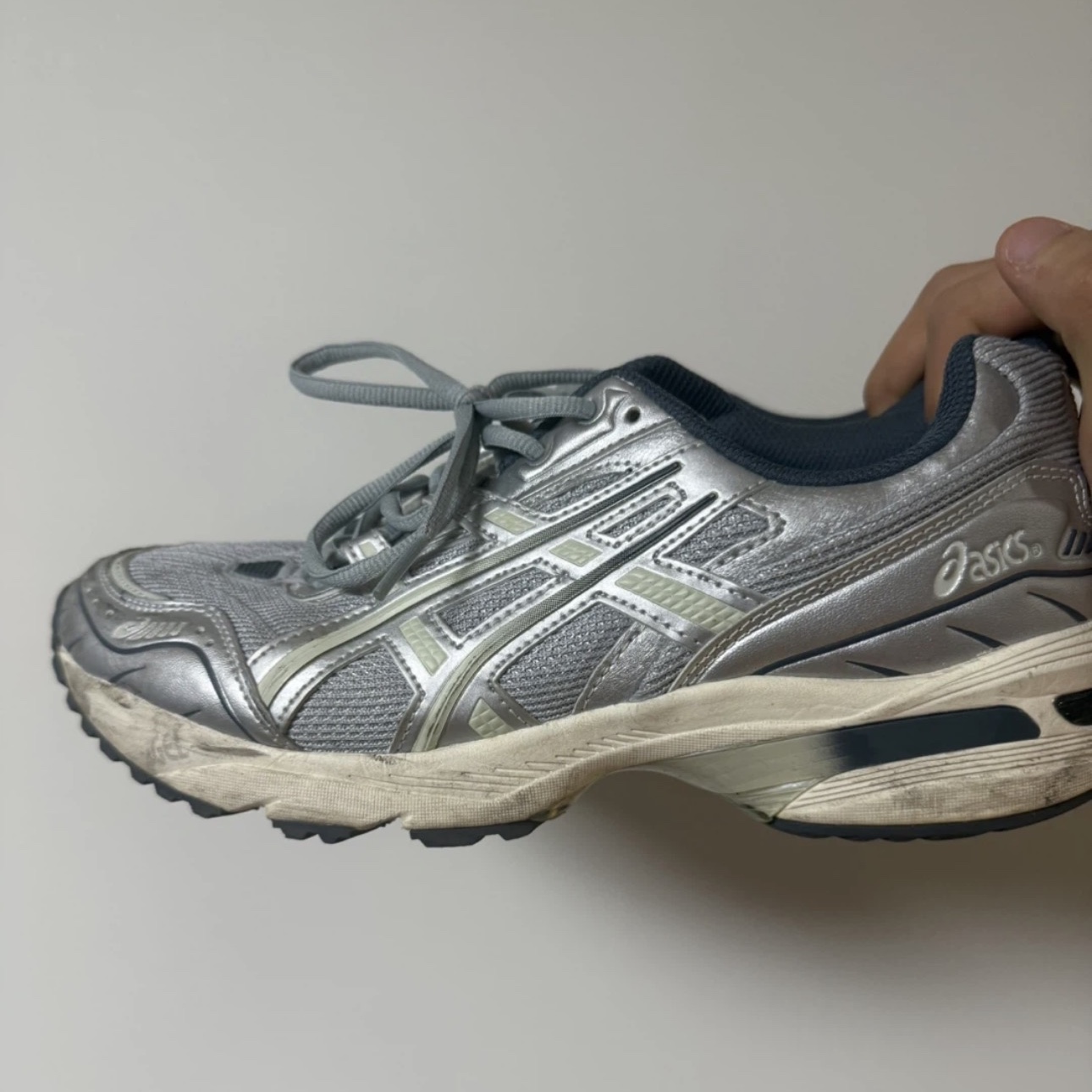 Asics Gel-1090 Piedmont Grey 착용 스타일