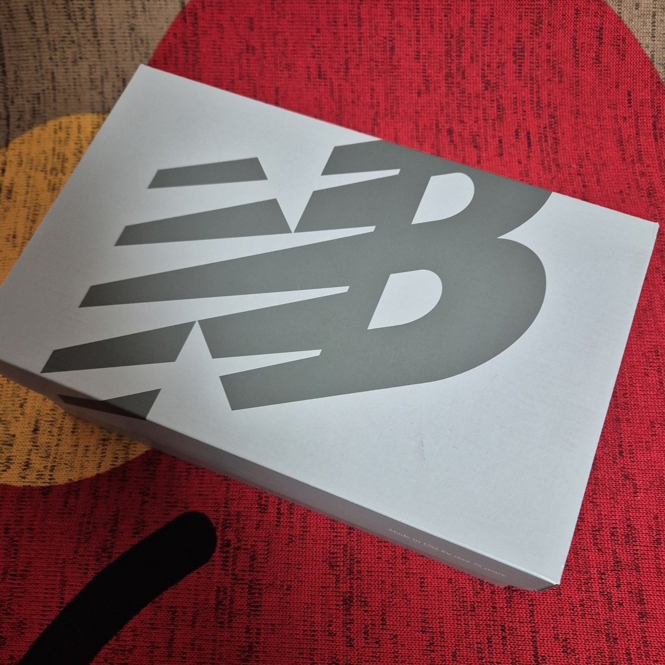 New Balance 992 Made in USA Core Grey Silver Metallic 착용 스타일 - 3