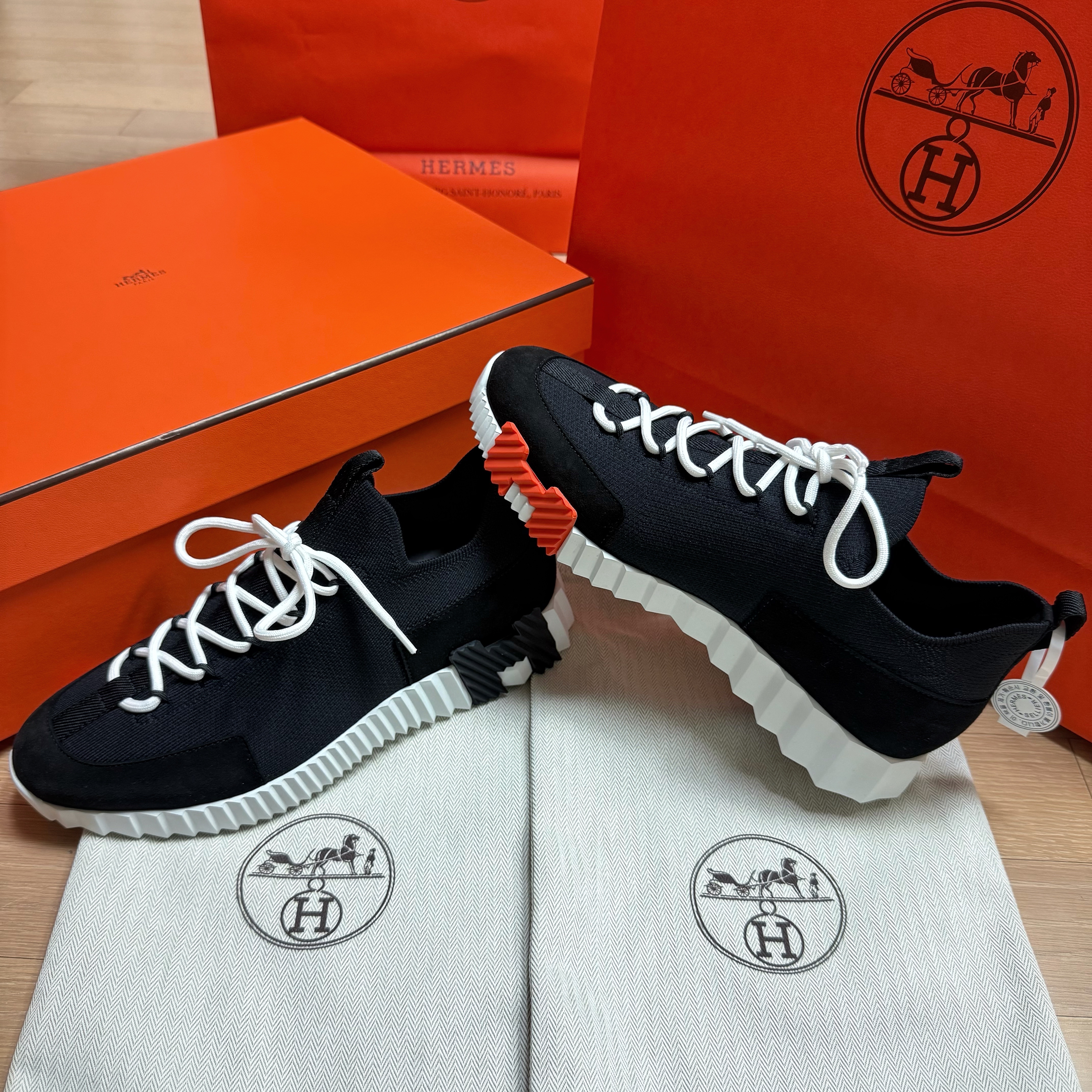 Hermes Lift Slip On Sneakers Knit Suede Goatskin & Noir Blanc 착용 스타일