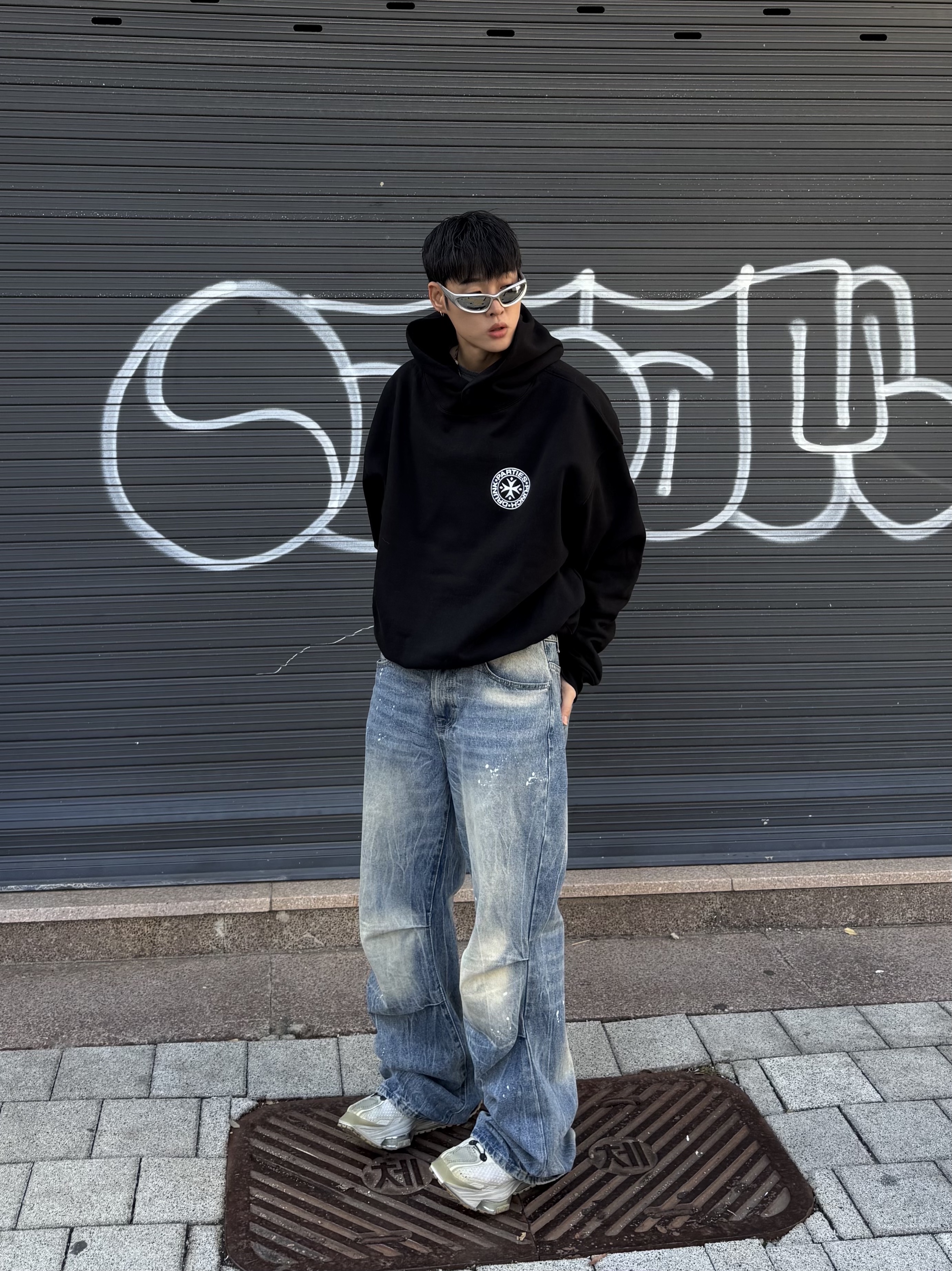 Nike x Matthew M Williams Zoom 004 Stone, Punch Drunk Parties Circle Logo Oversized Hoodie Black 착용 스타일 - 2