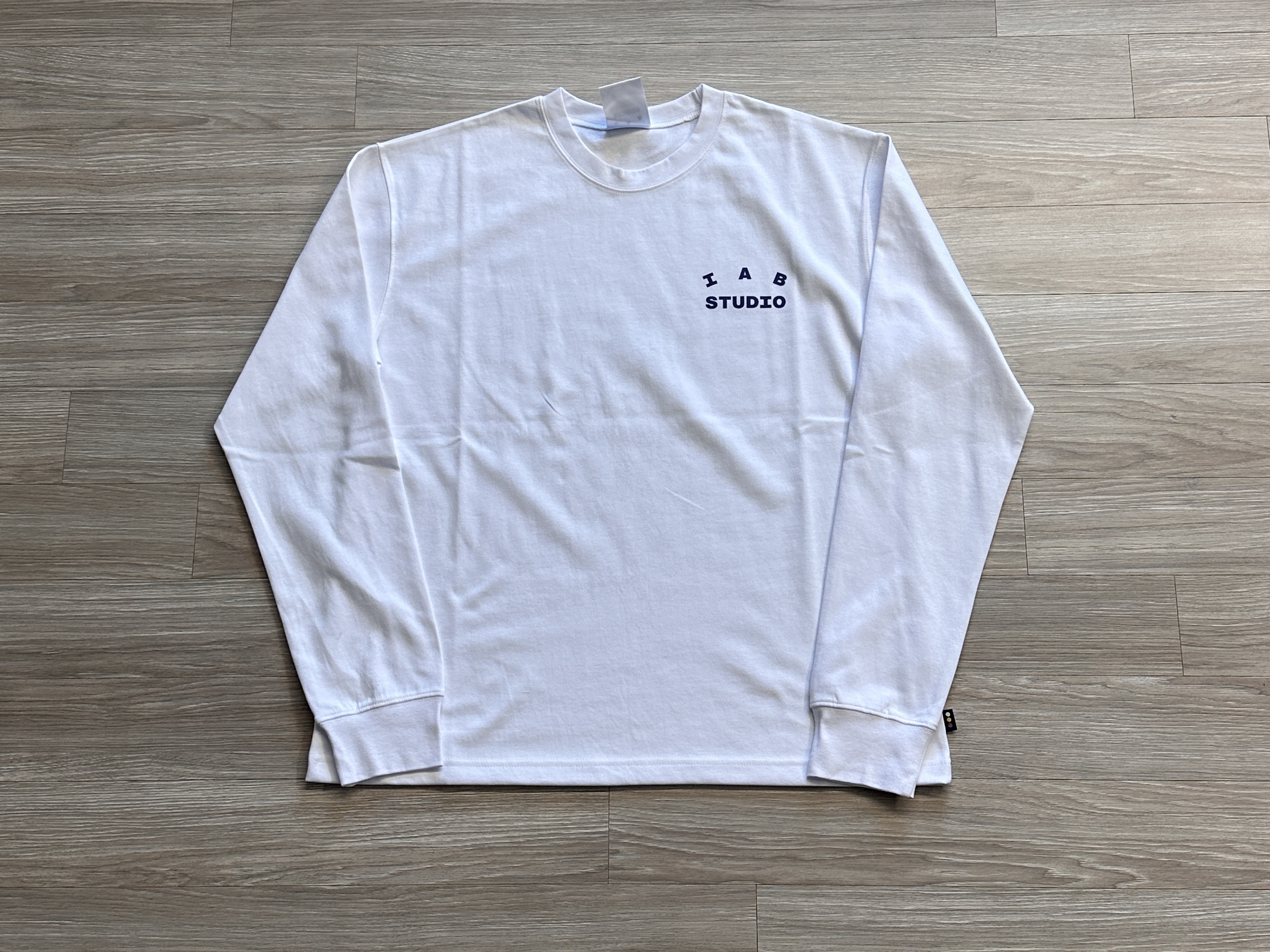 IAB Studio IAB Long Sleeve White 착용 스타일 - 1