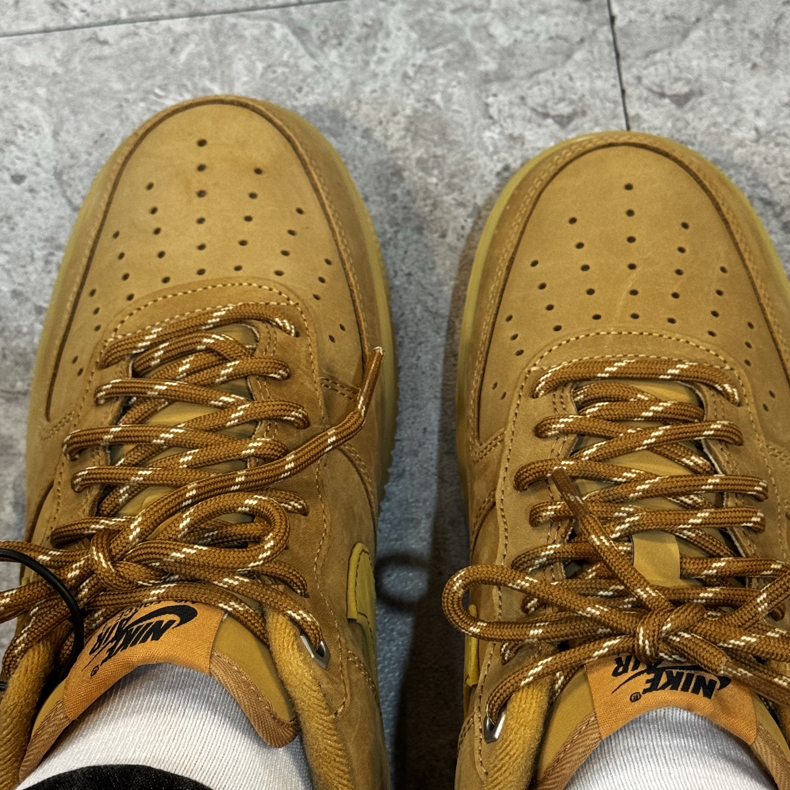 Nike Air Force 1 '07 WB Flax 착용 스타일 - 4