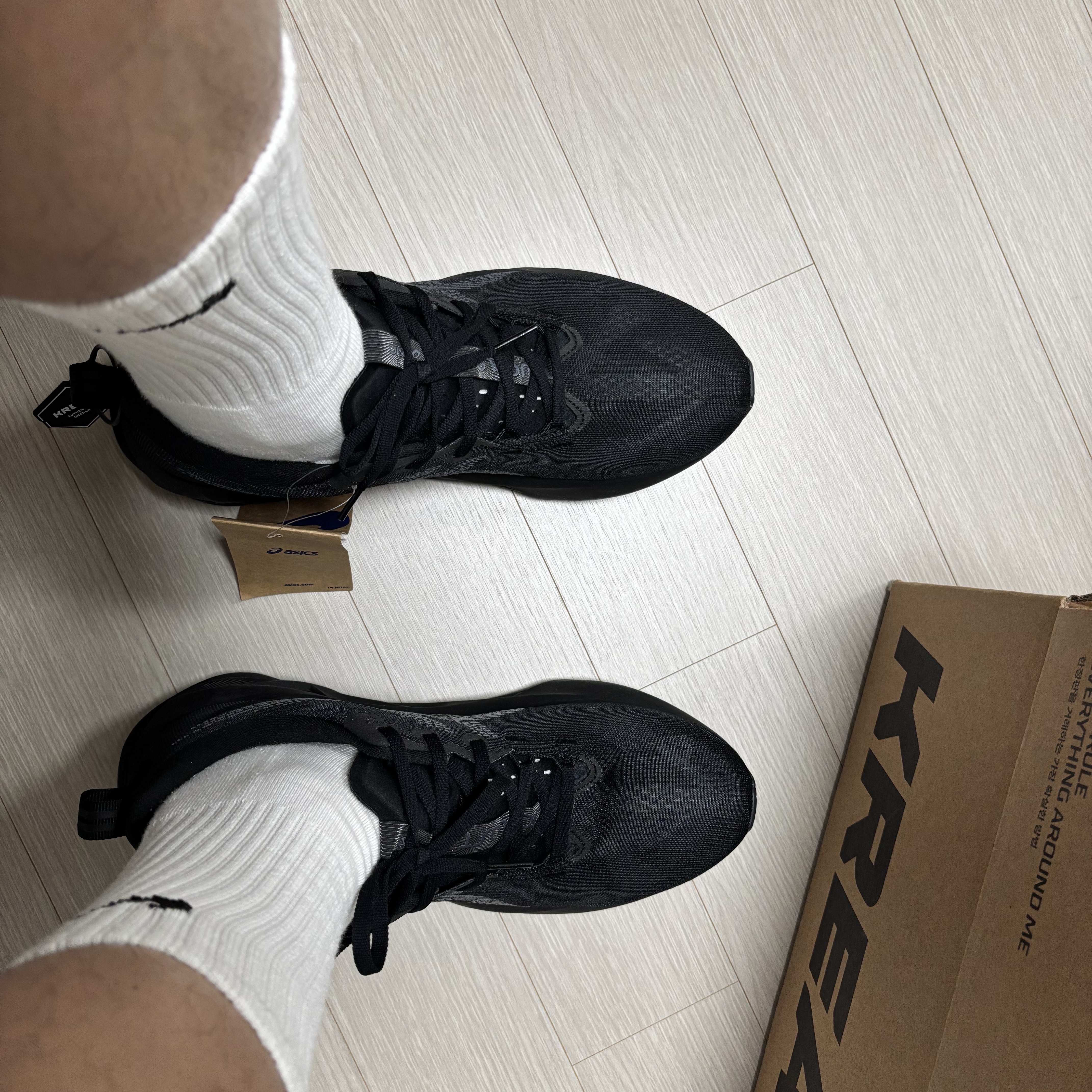 Asics Novablast 5 Black Carrier Grey 착용 스타일 - 3