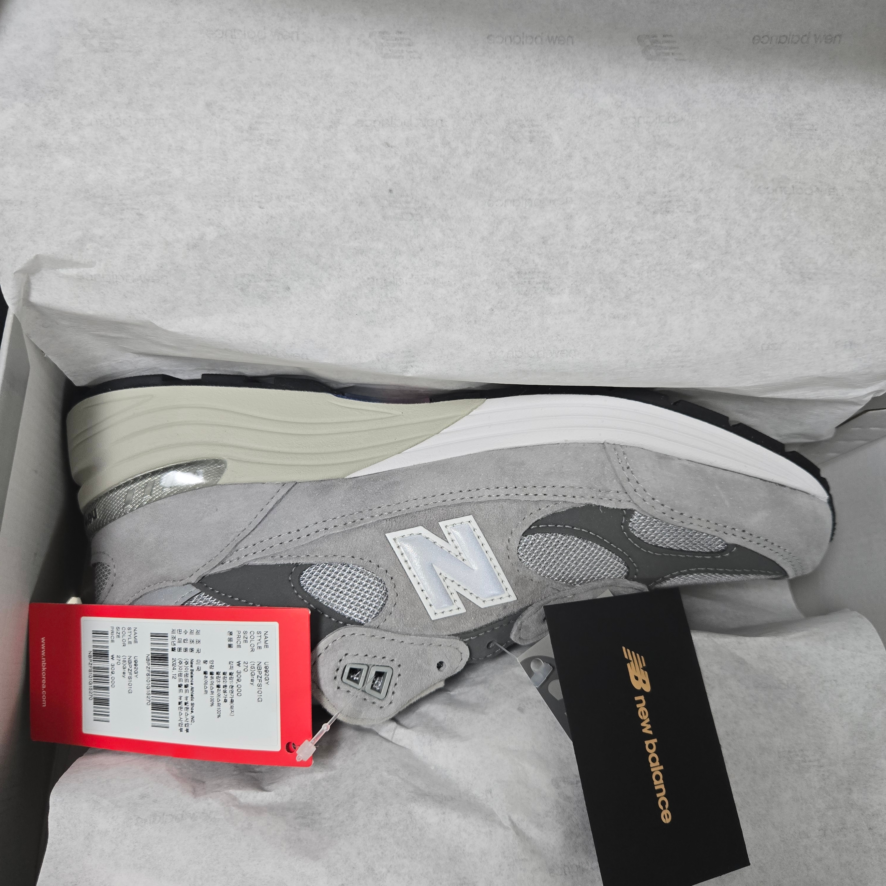 New Balance 992 Made in USA Core Grey Silver Metallic 착용 스타일 - 2
