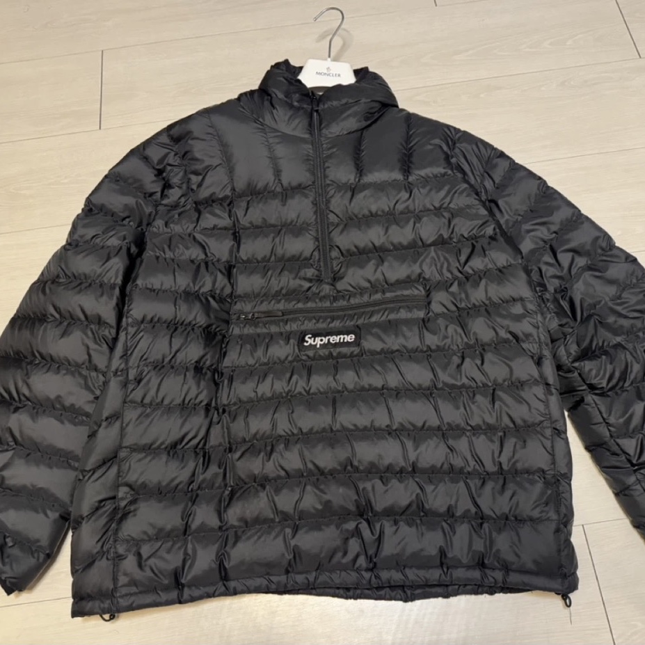 Supreme Micro Down Half Zip Hooded Pullover Silver - 25FW, Supreme Micro Down Half Zip Hooded Pullover Black - 25FW 착용 스타일