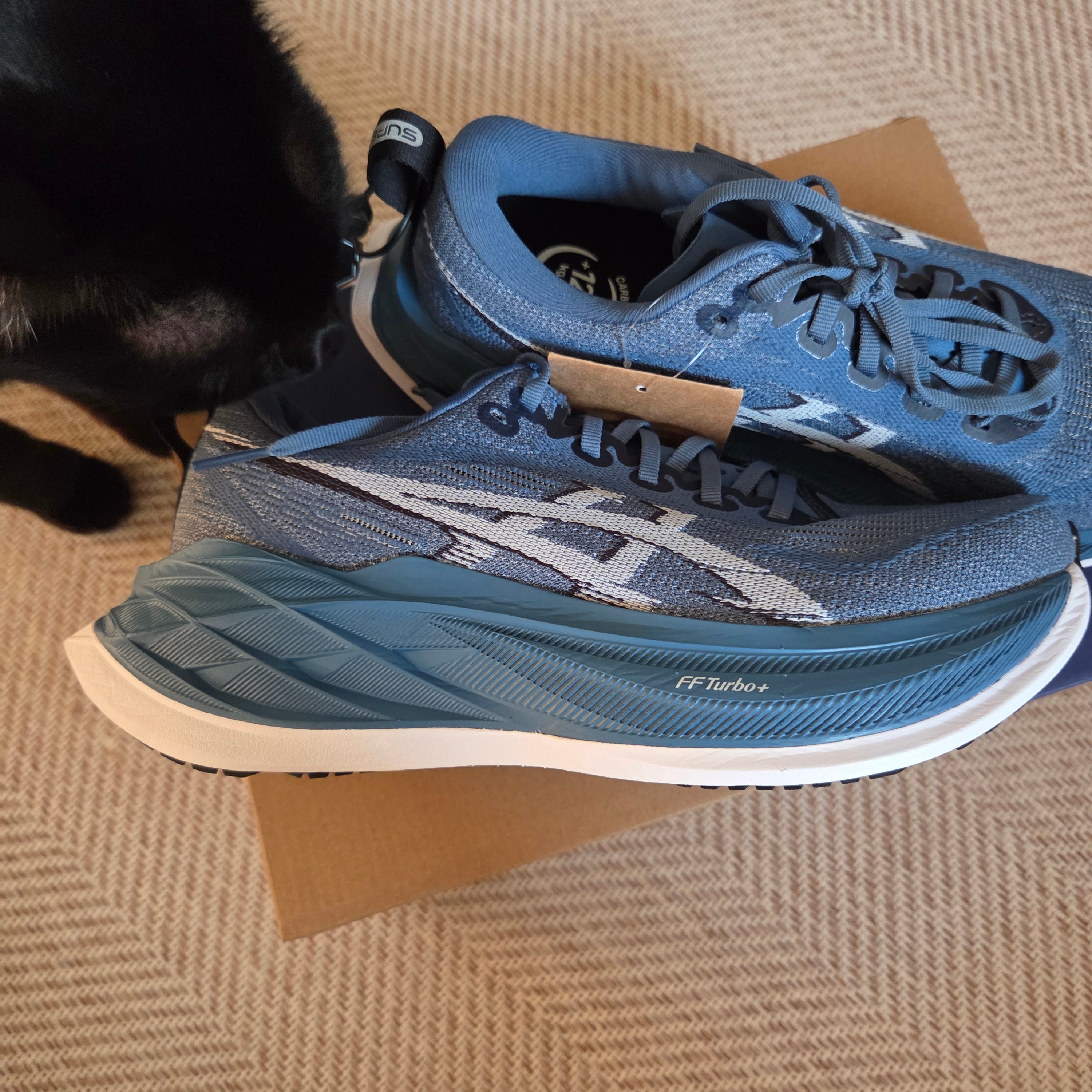 Asics Superblast 2 Winter Sea White 착용 스타일 - 2
