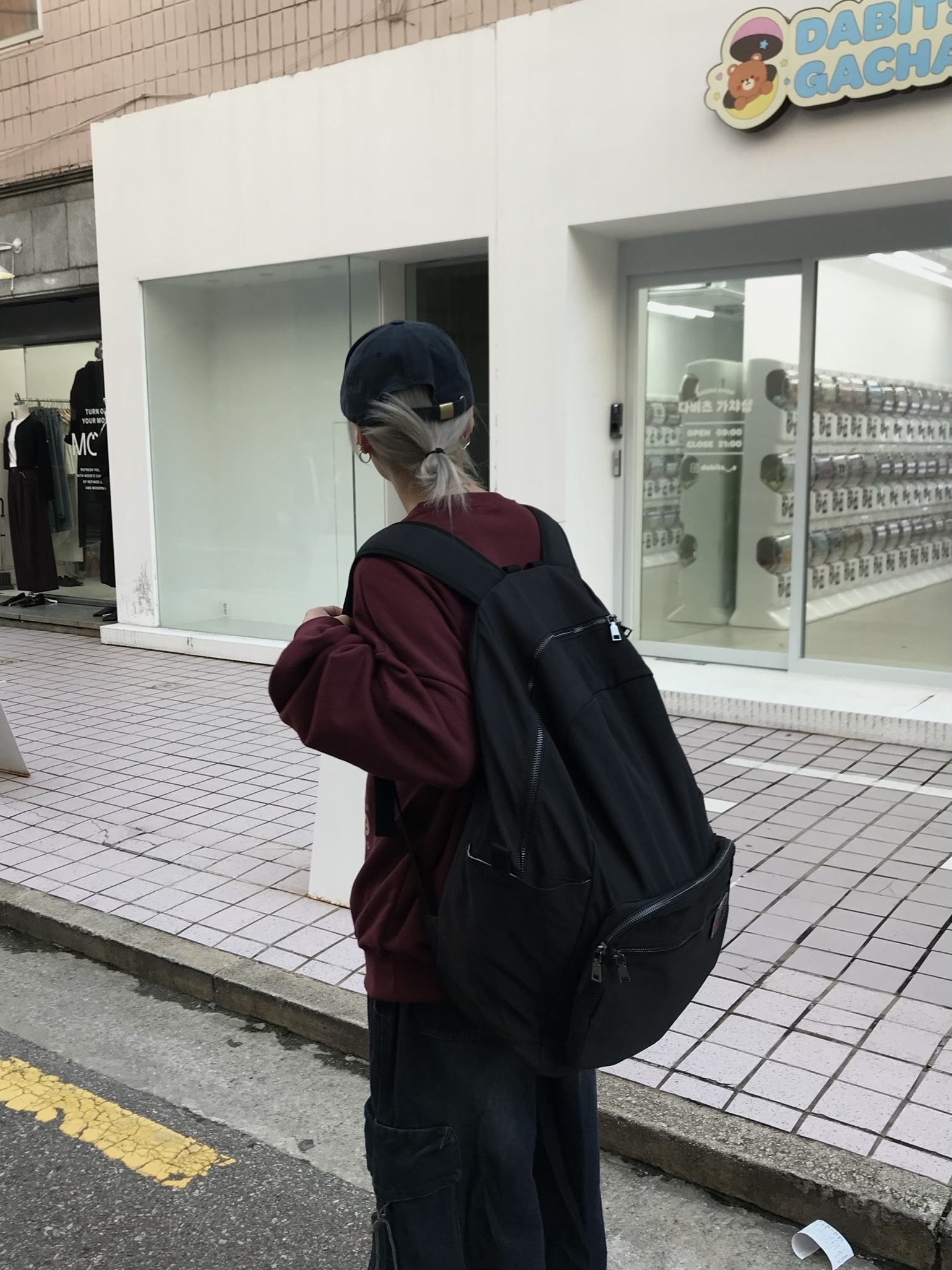 My Name is Peter 5-Panel Peter Cap Navy, Adidas Samba OG Black White Gum 착용 스타일 - 3