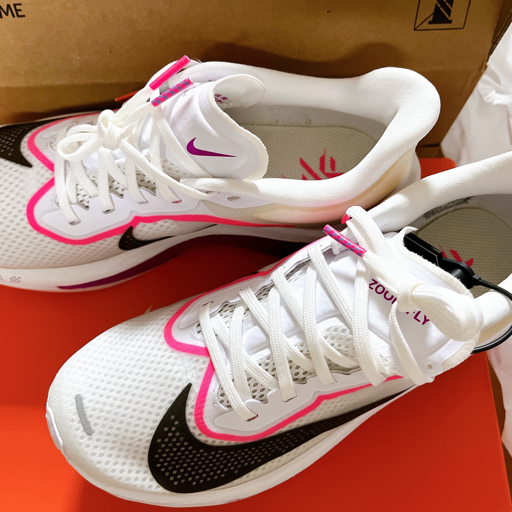 (W) Nike Zoom Fly 6 White Vivid Grape 착용 스타일 - 1