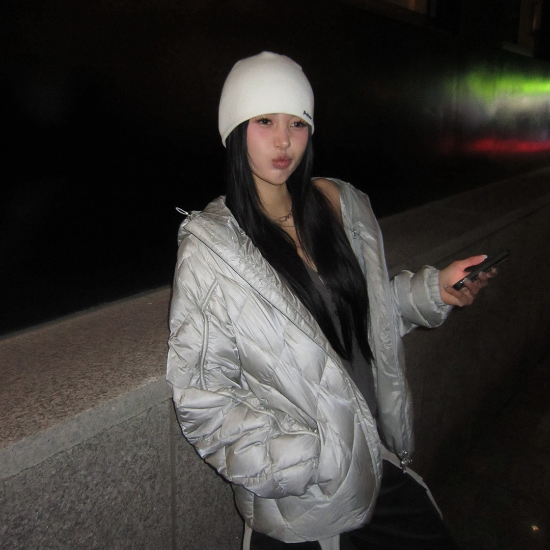 Thevinylhouse Light Weight Down Grey 착용 스타일