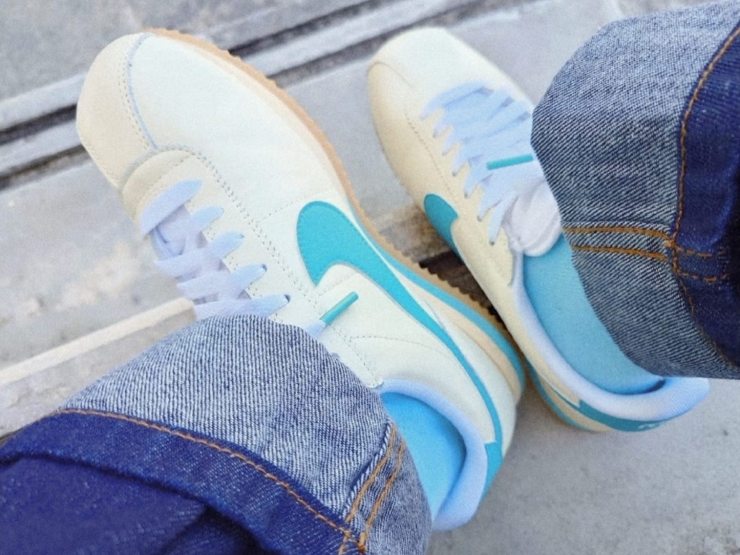(W) Nike Cortez Coconut Milk Gum Yellow 착용 스타일