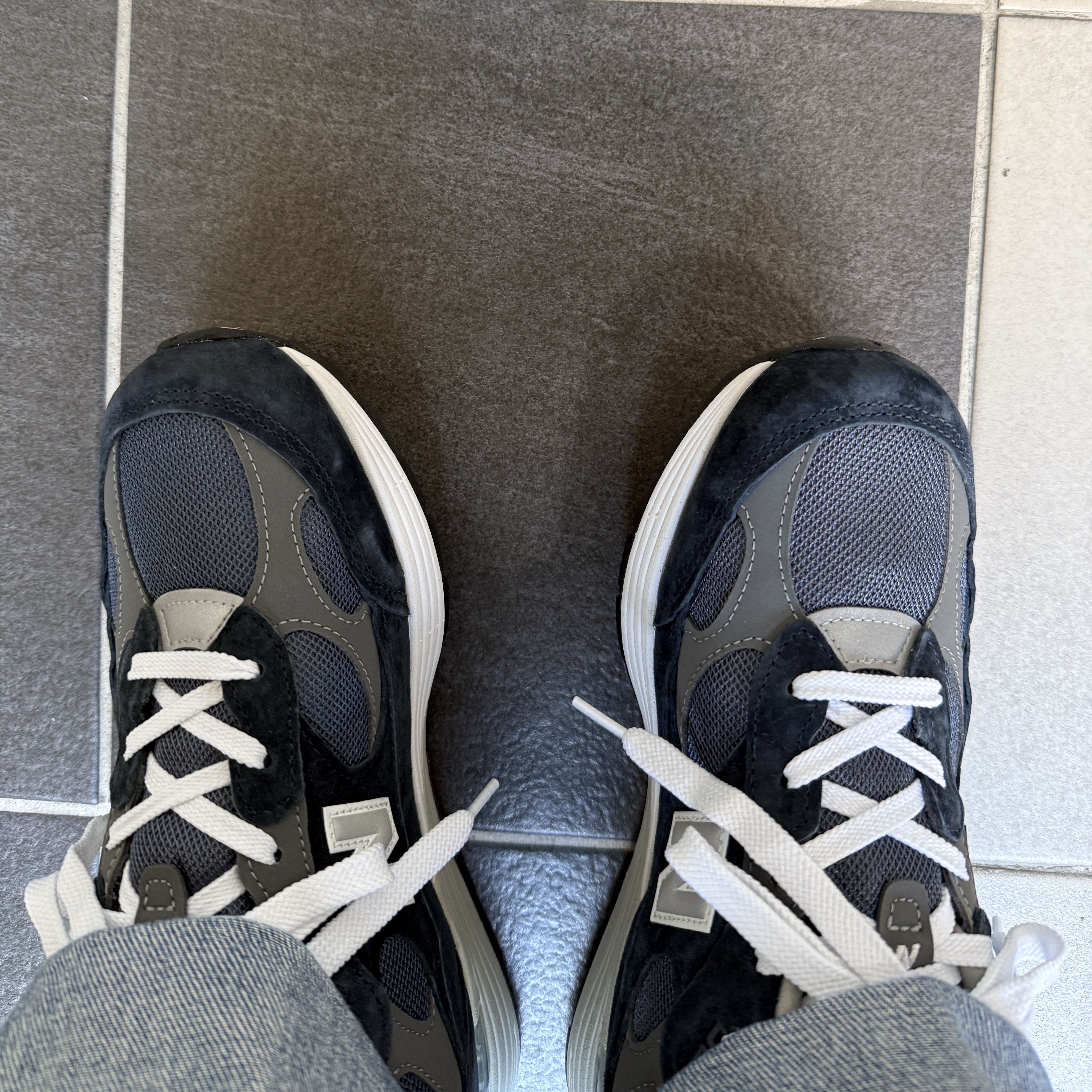 New Balance 992 Made in USA Core Navy, Levi's x Beams Stay Loose 1944 Denim Jeans Vintage Wash 착용 스타일