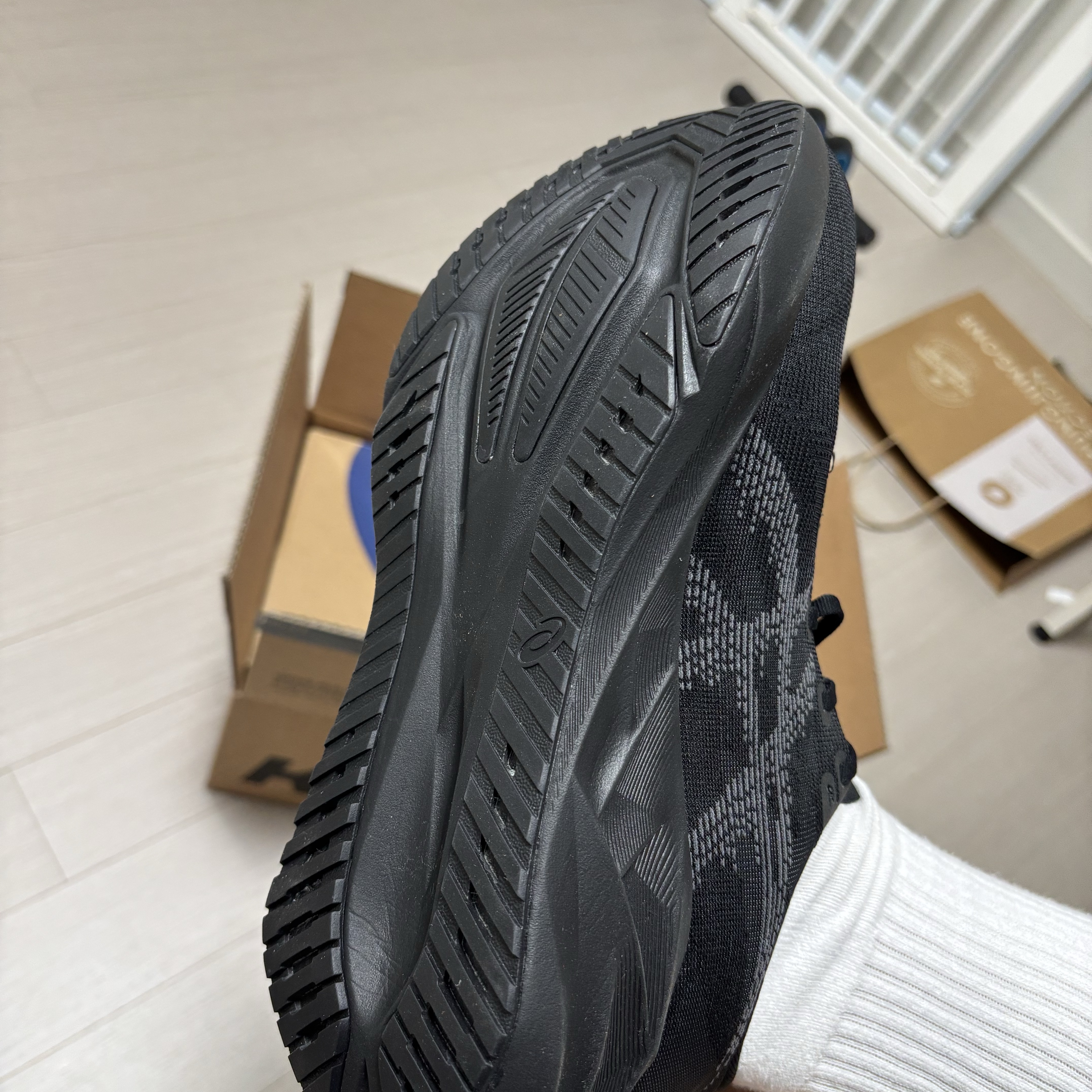 Asics Novablast 5 Black Carrier Grey 착용 스타일 - 4