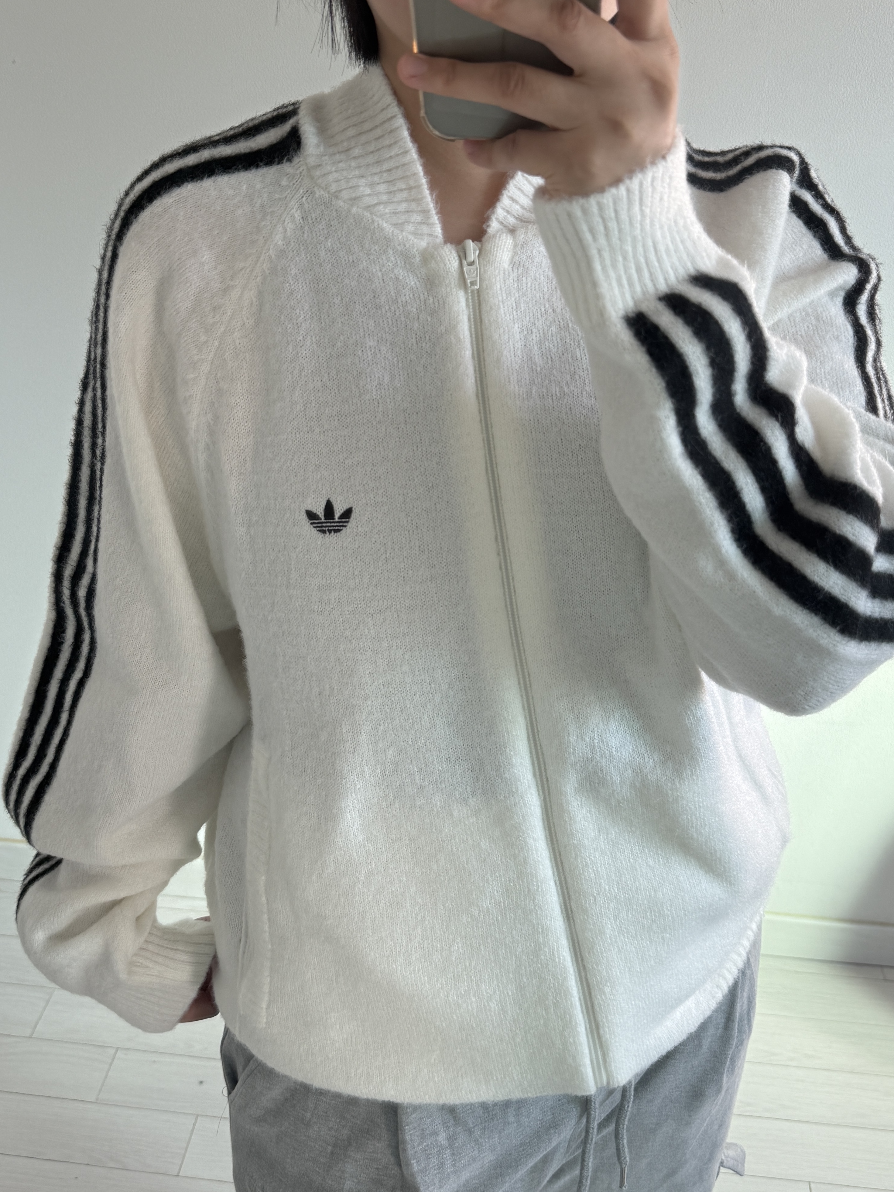 Adidas Knit Superstar Track Top Black - KR Sizing, Adidas Waffle Beckenbauer Track Top Wonder White - KR Sizing 착용 스타일 - 3
