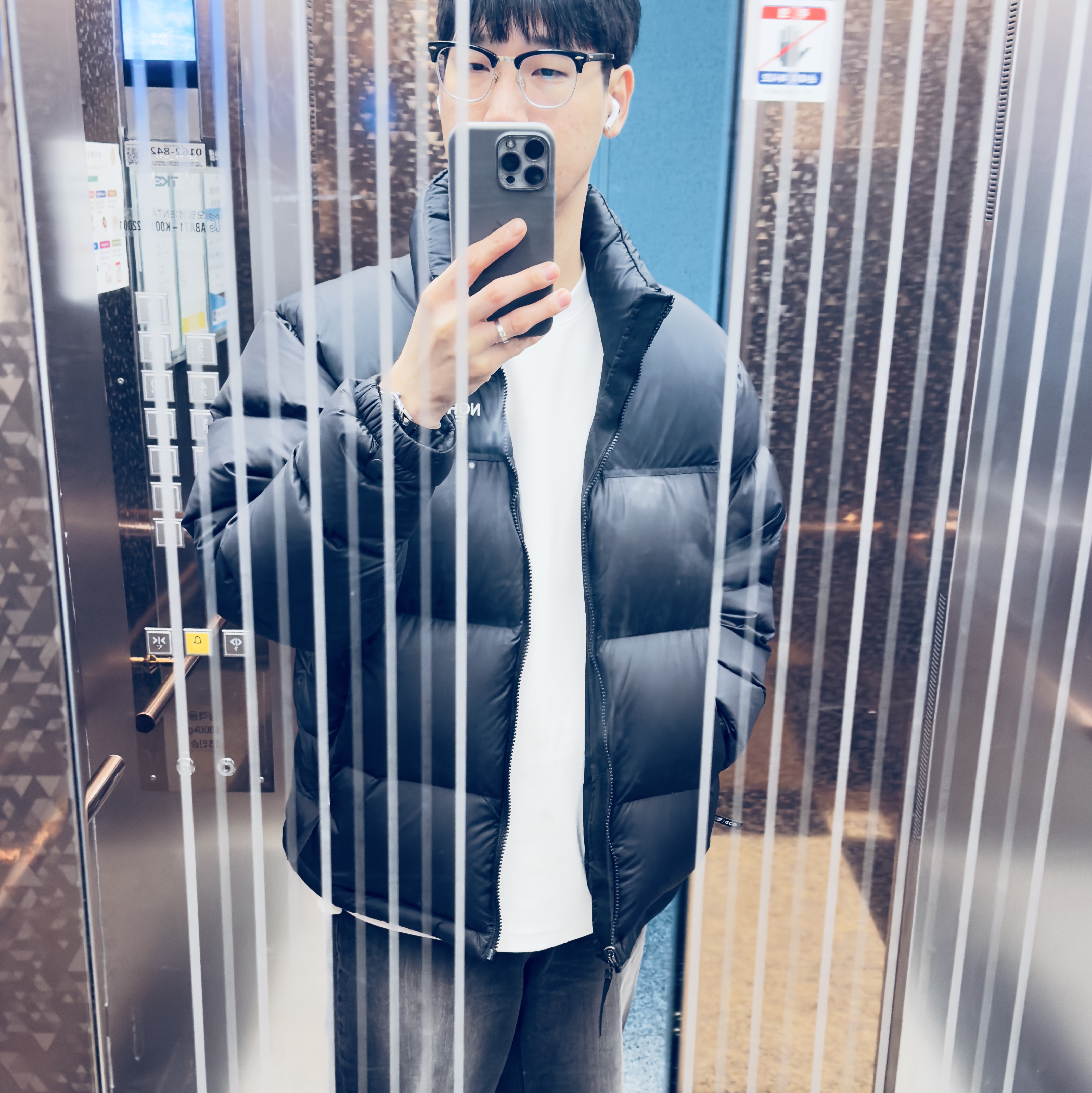 The North Face 1996 Eco Nuptse Jacket Black, New Balance 993 Made in USA Grey - D Standard 착용 스타일