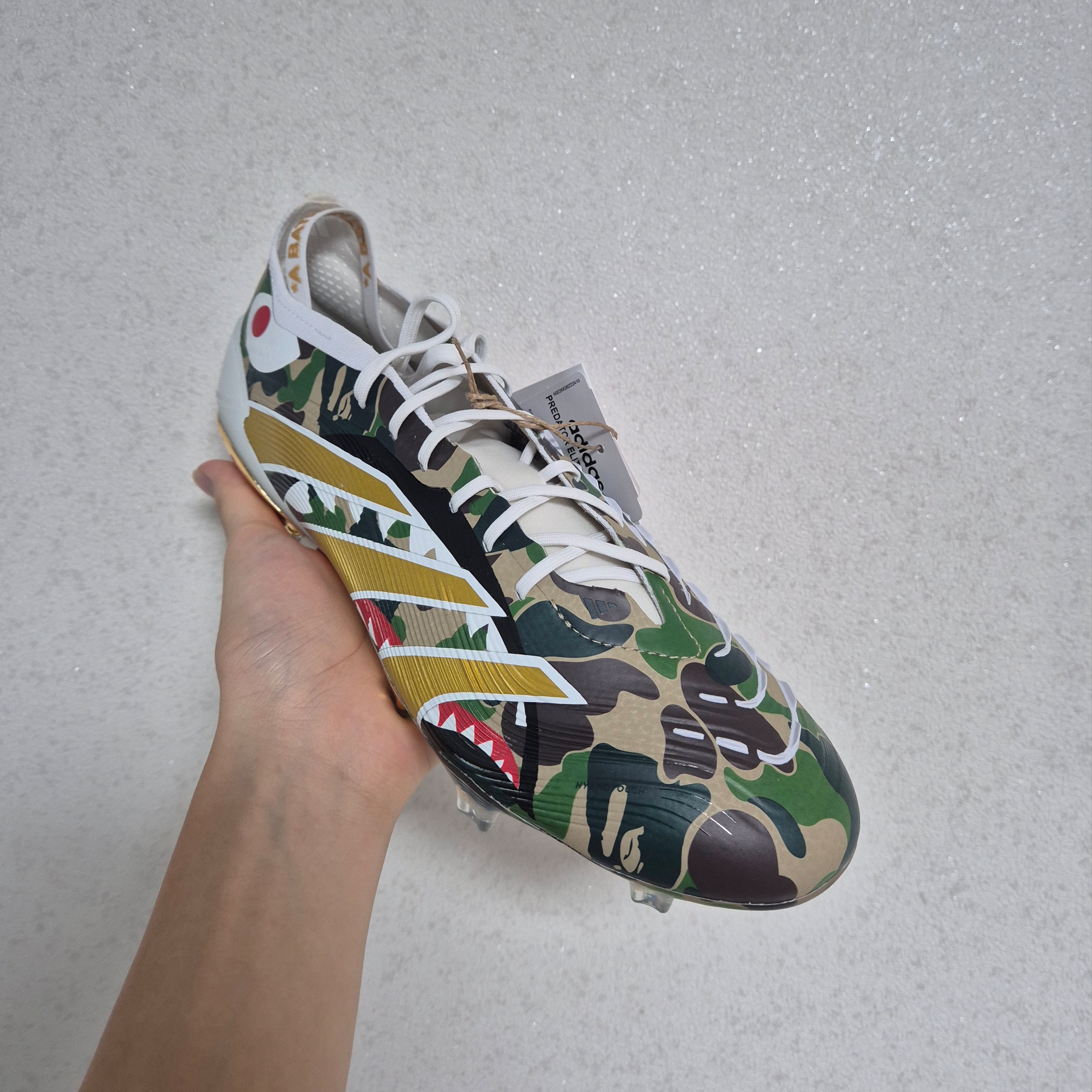 Adidas x BAPE Predator Elite FT FG M2 Hemp Gold Metallic Cloud White 착용 스타일 - 2