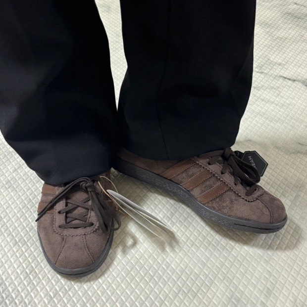 Adidas Tobacco Gruen Dark Brown 착용 스타일