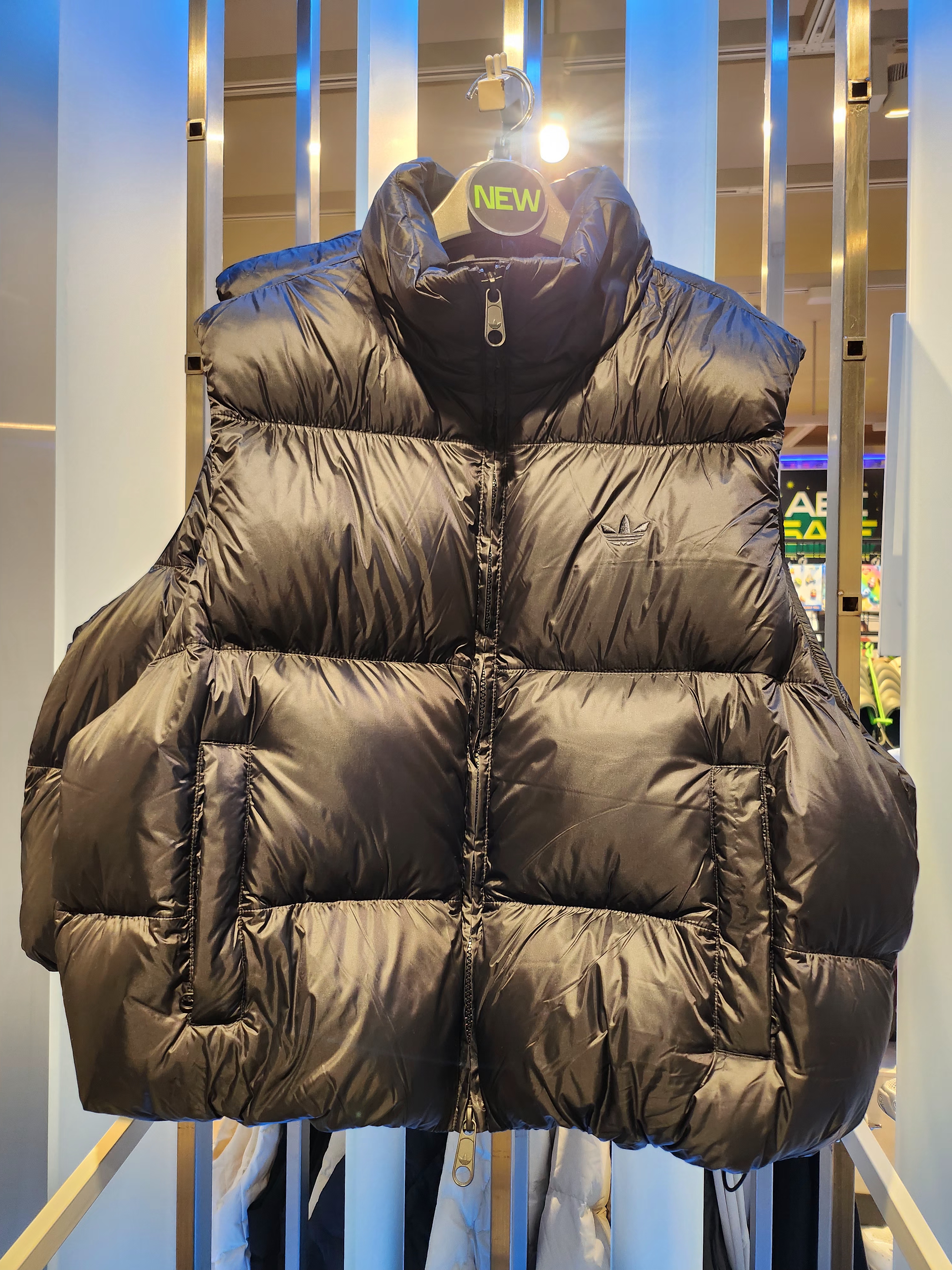 (W) Adidas Originals Essentials Oversized Down Vest Black - KR Sizing, Uniqlo x Needles Fleece Oversized Cardigan Black - KR 착용 스타일 - 2