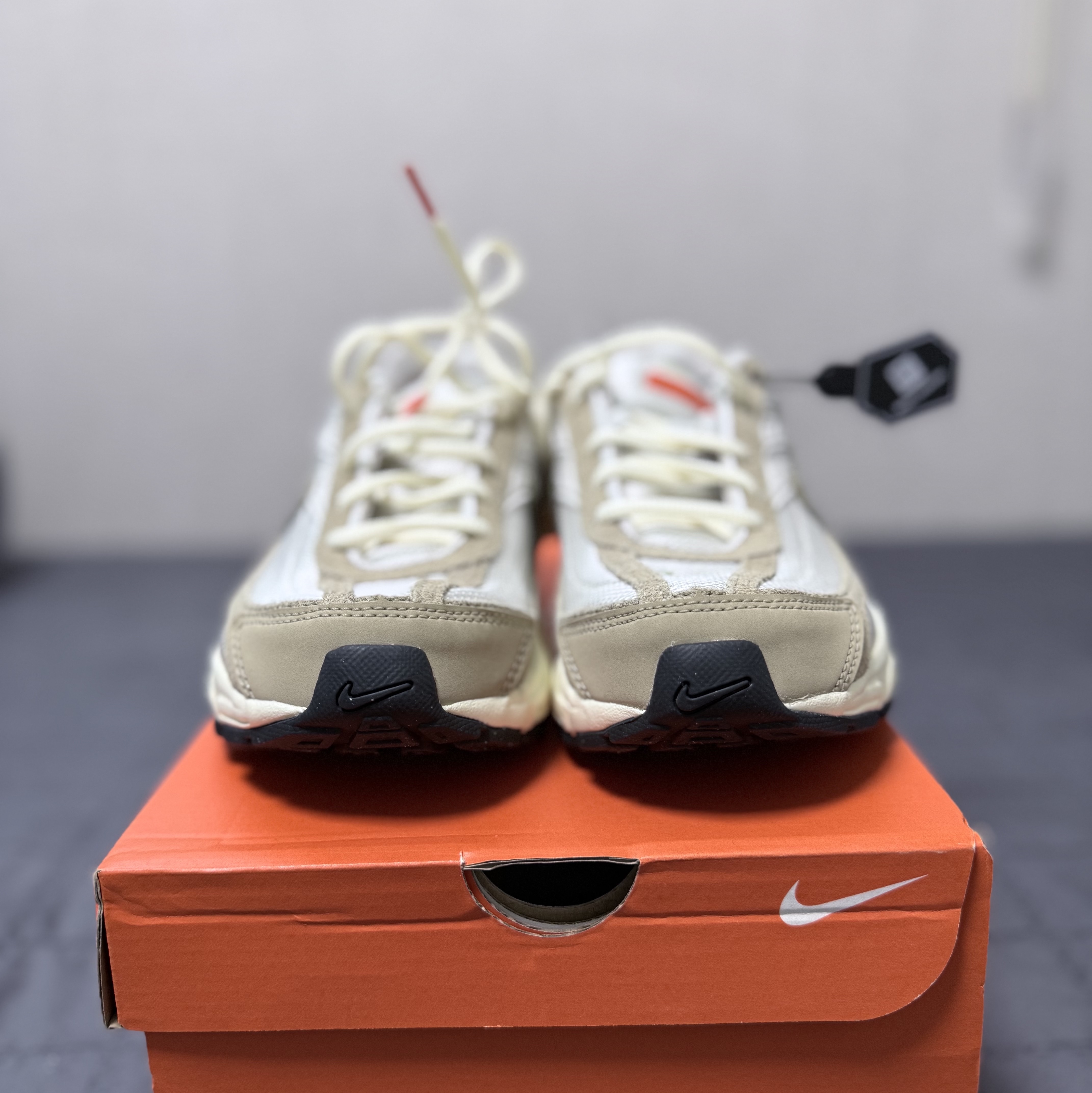 Nike Initiator Light Bone Limestone 착용 스타일 - 3