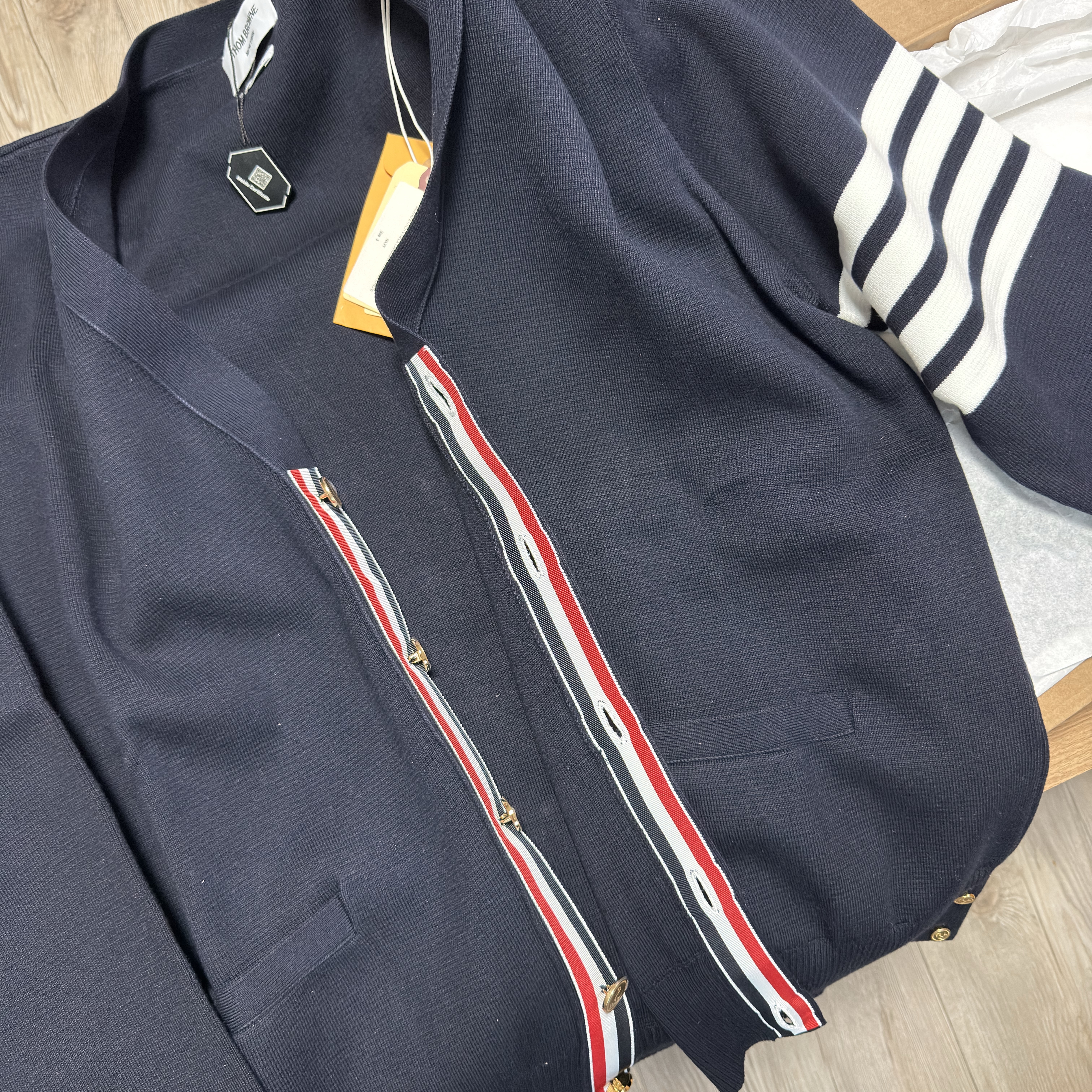 Thom Browne Milano Stitch 4-Bar Cardigan Navy 착용 스타일