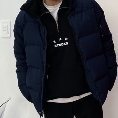IAB Studio Half Zip-Up Black White 착용 스타일