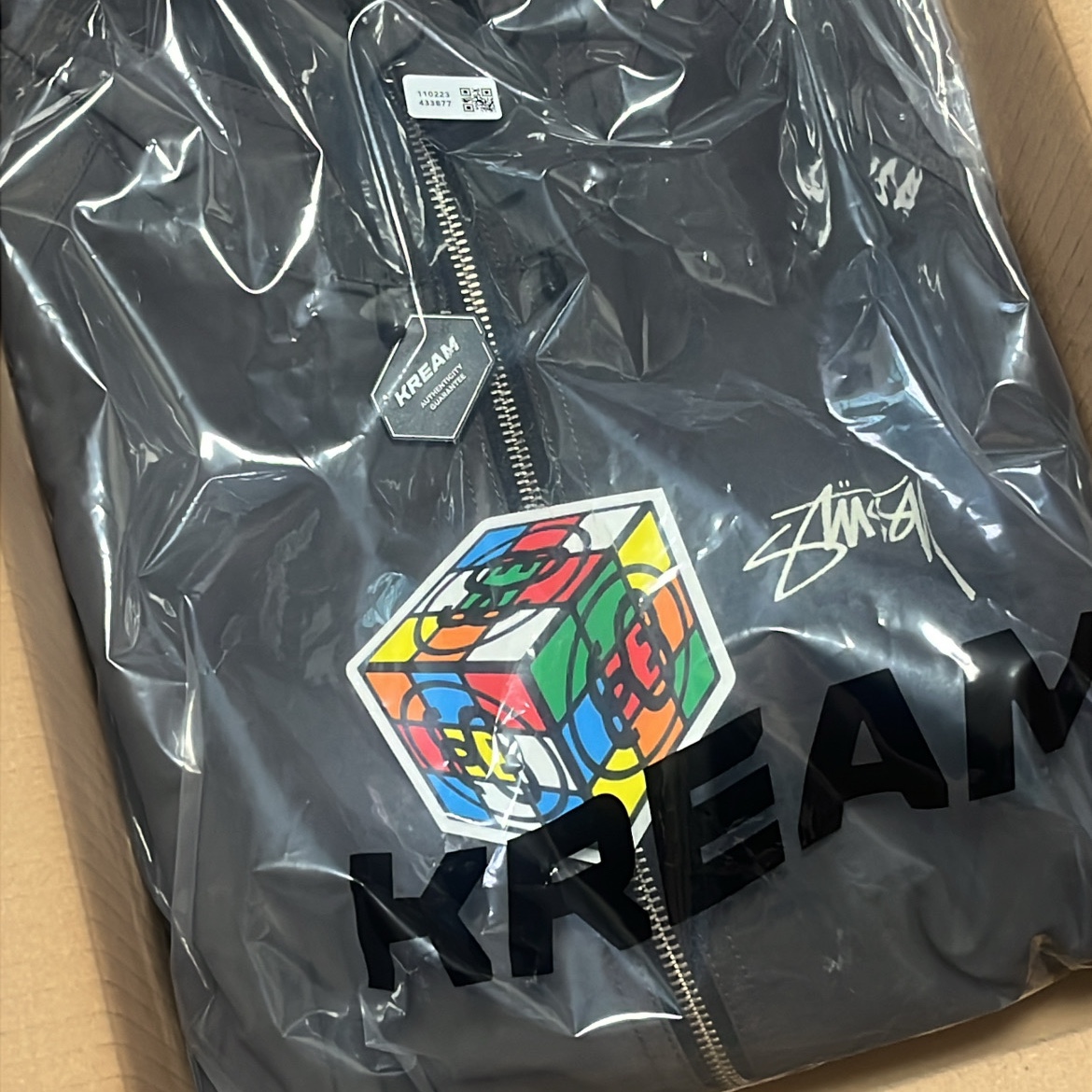 Stussy Wave Dye Beach Shell Jacket Black 착용 스타일