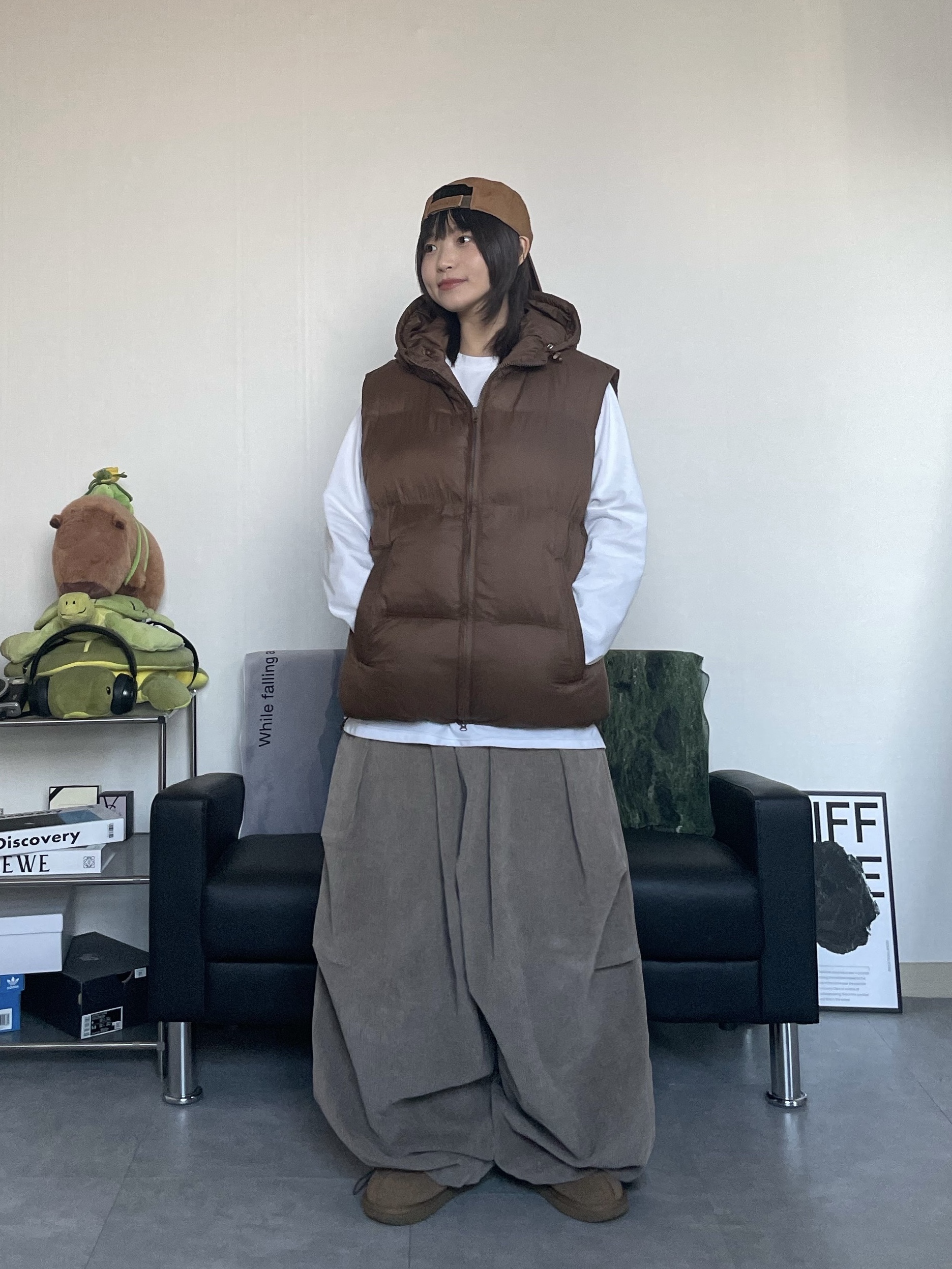 Carhartt Canvas Cap Carhartt Brown, (W) UGG Tasman Slipper Chestnut 착용 스타일 - 3