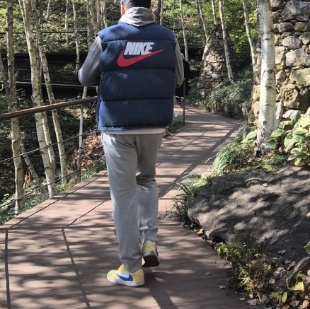 Supreme x Nike Denim Puffer Vest Indigo - 24SS, (W) Jordan 1 x Travis Scott Retro Low OG SP Canary 착용 스타일