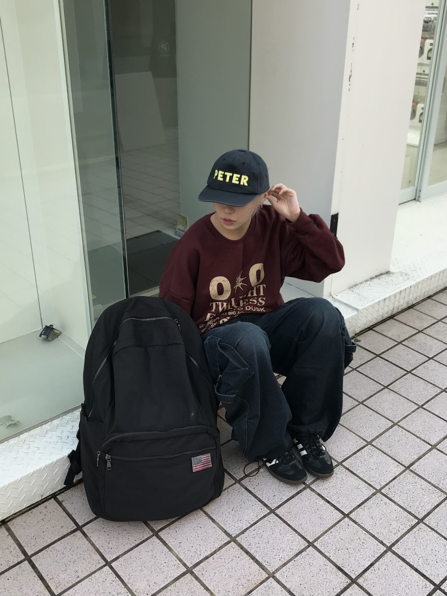 My Name is Peter 5-Panel Peter Cap Navy, Adidas Samba OG Black White Gum 착용 스타일 - 2