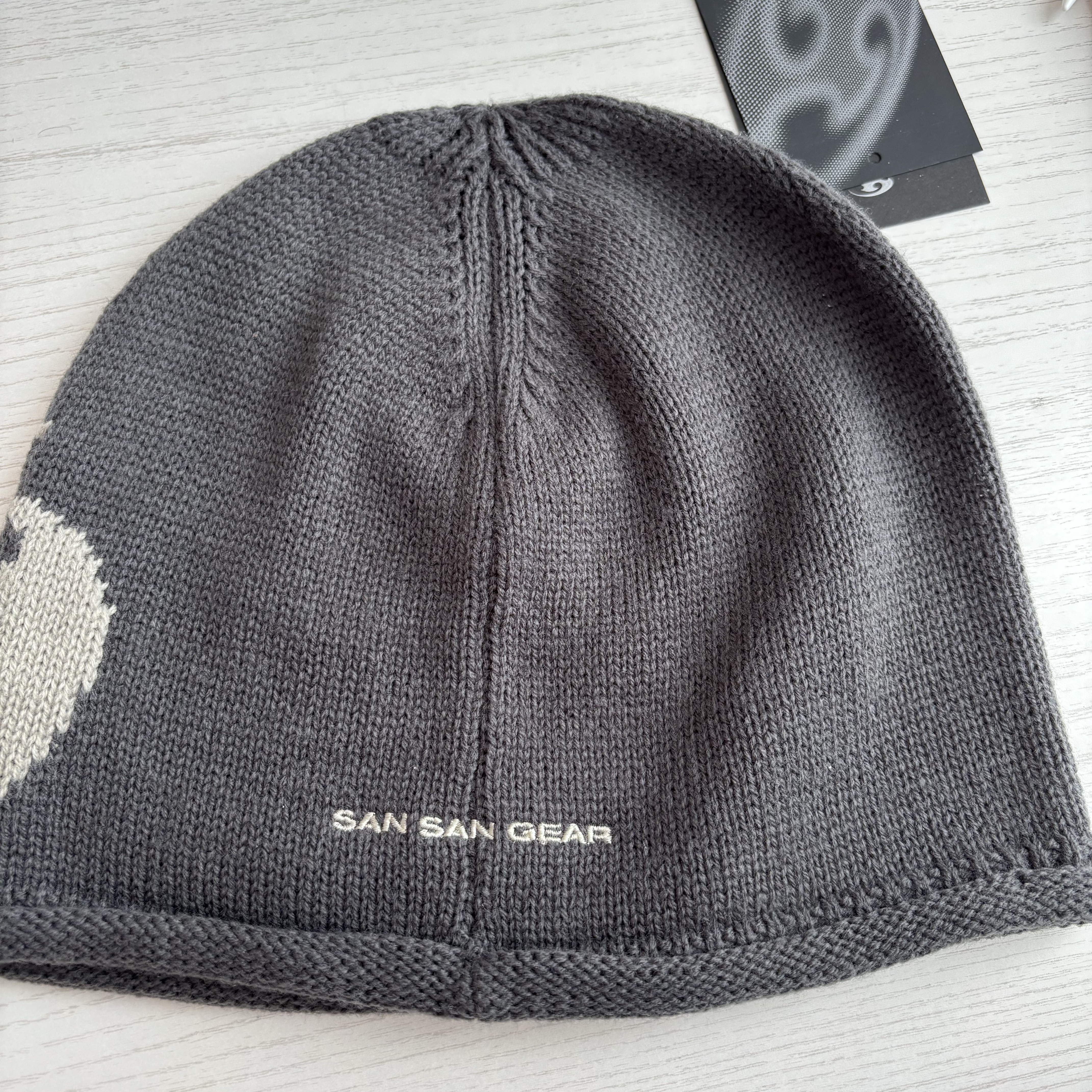Sansan Gear Logo Beanie Charcoal - 24SS 착용 스타일 - 2